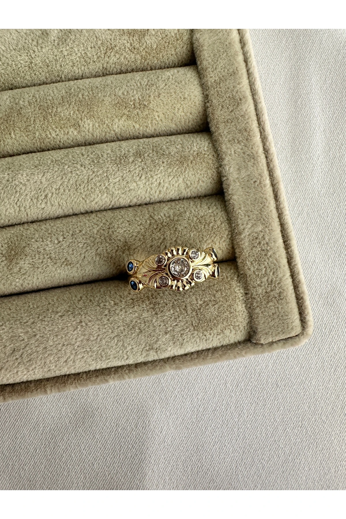 Lacivert Taşlı Çiçek Yüzük