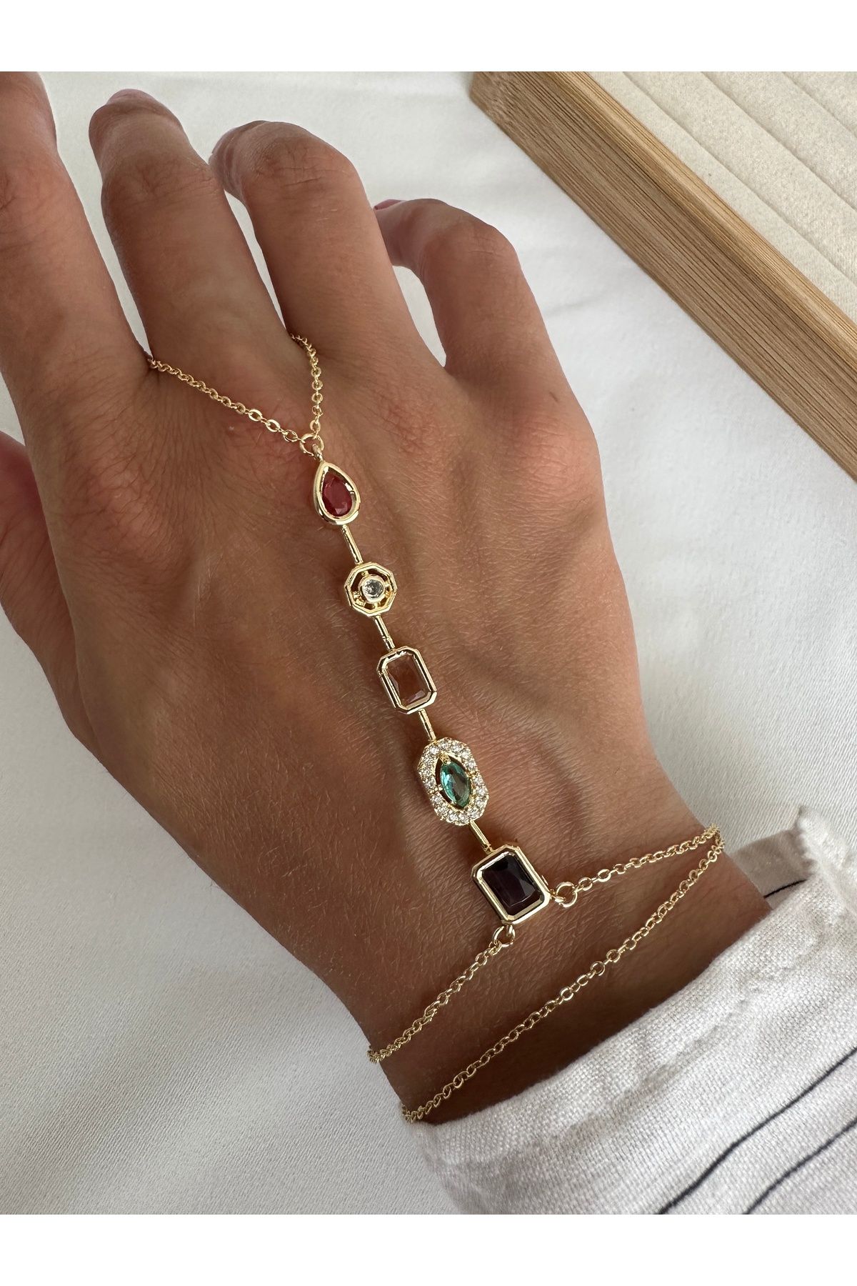 Marka Renkli Taşlı Şahmeran