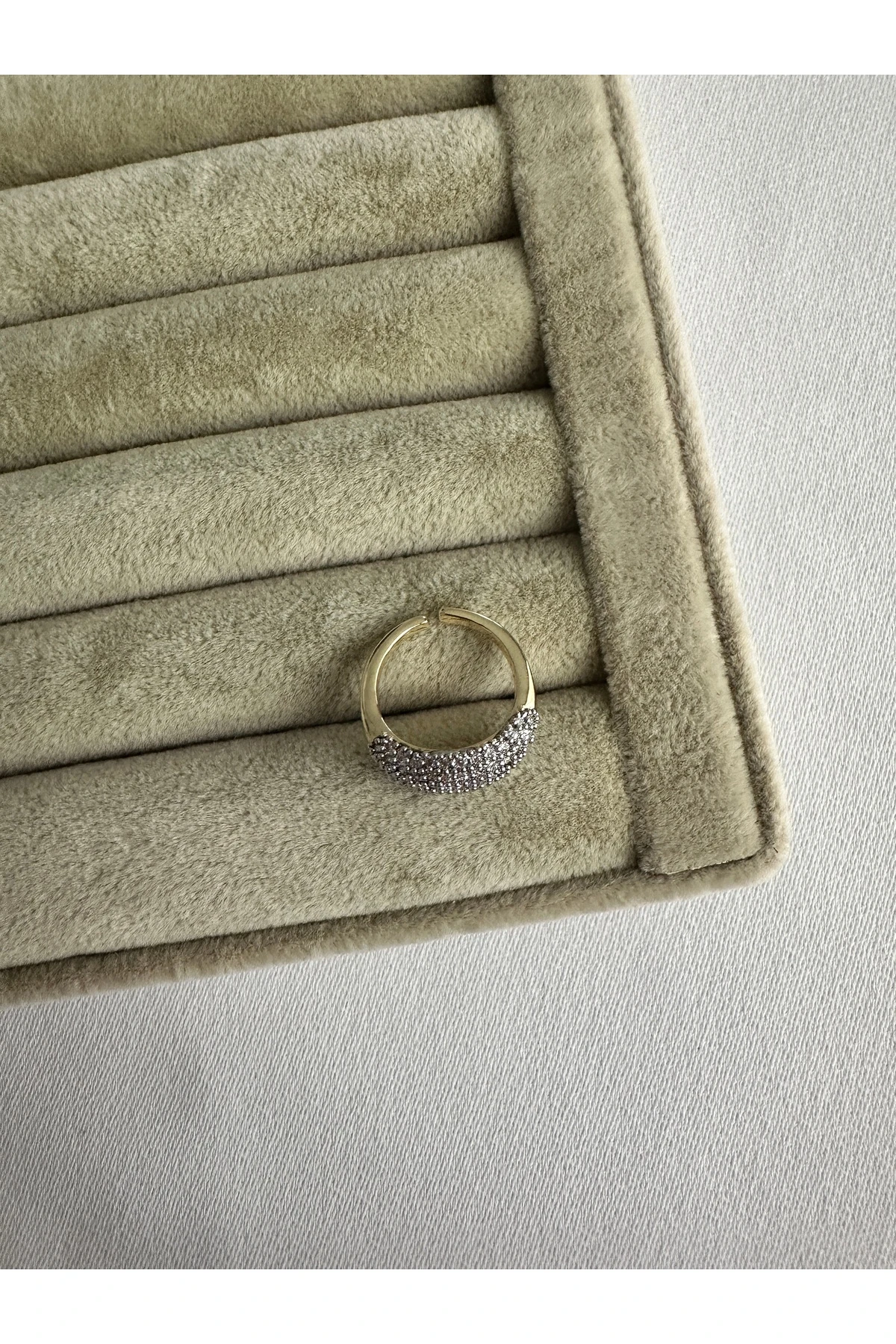 Çift Renkli Bombeli Serçe Yüzük Parmağı