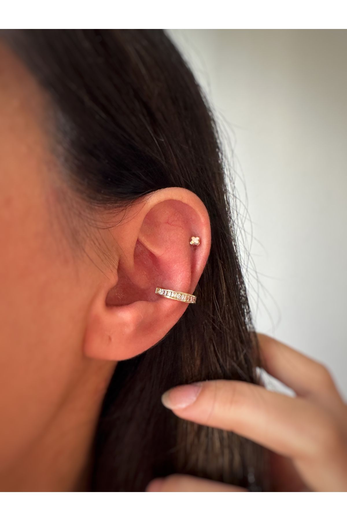 Gold İnce Baget Taşlı Kıkırdak Küpe Earcuff