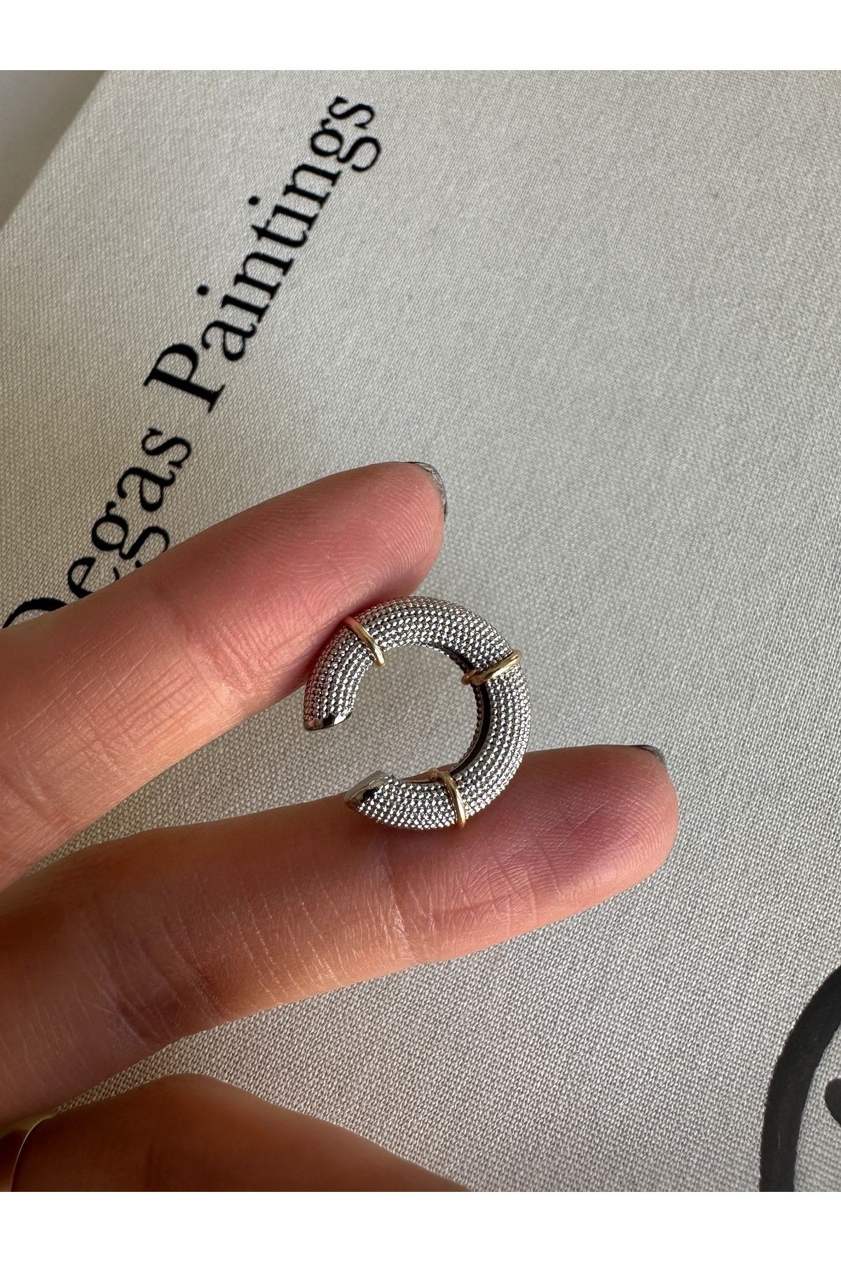 Tırtıklı Çift Renkli Marka Model Kıkırdak Küpe Earcuff