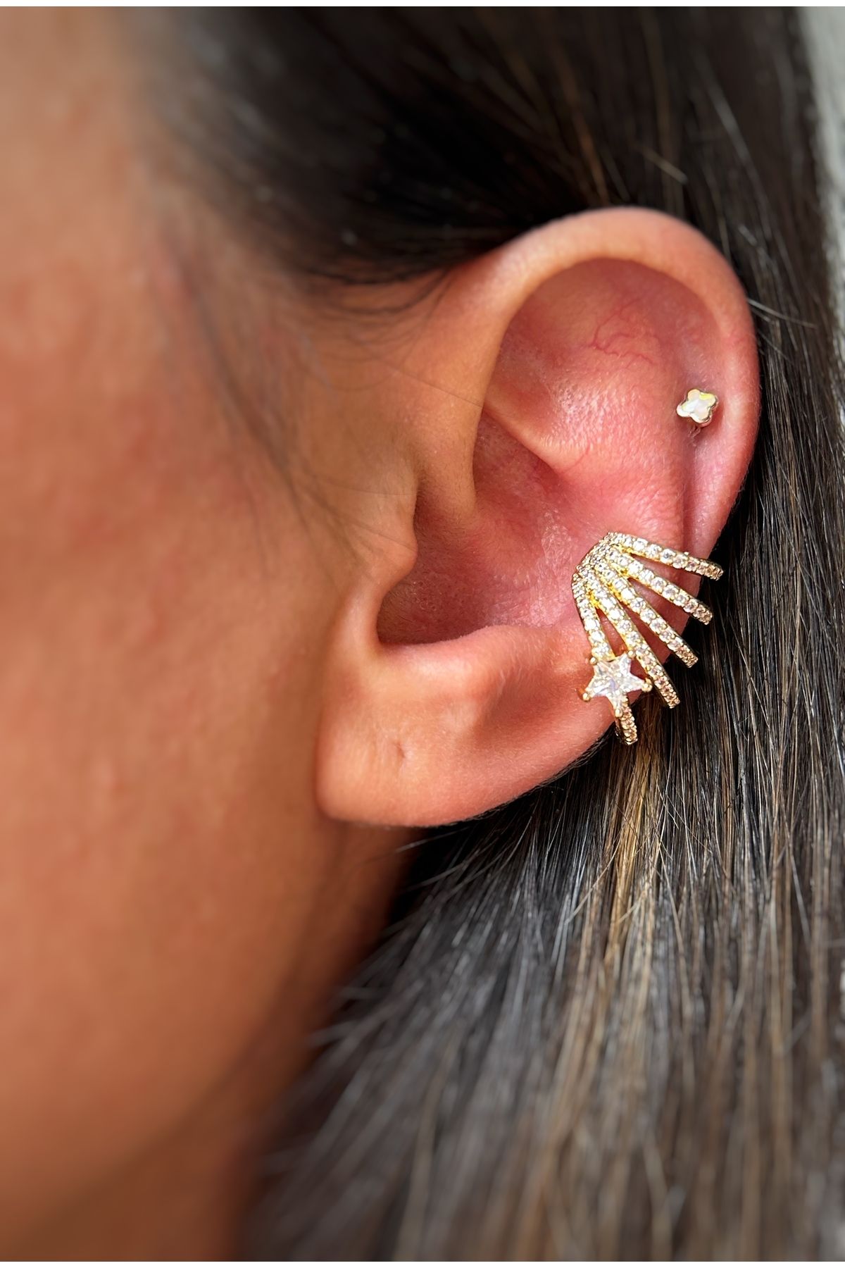 Gold 5 Sıralı Taşlı Yıldızlı Kıkırdak Küpe Earcuff