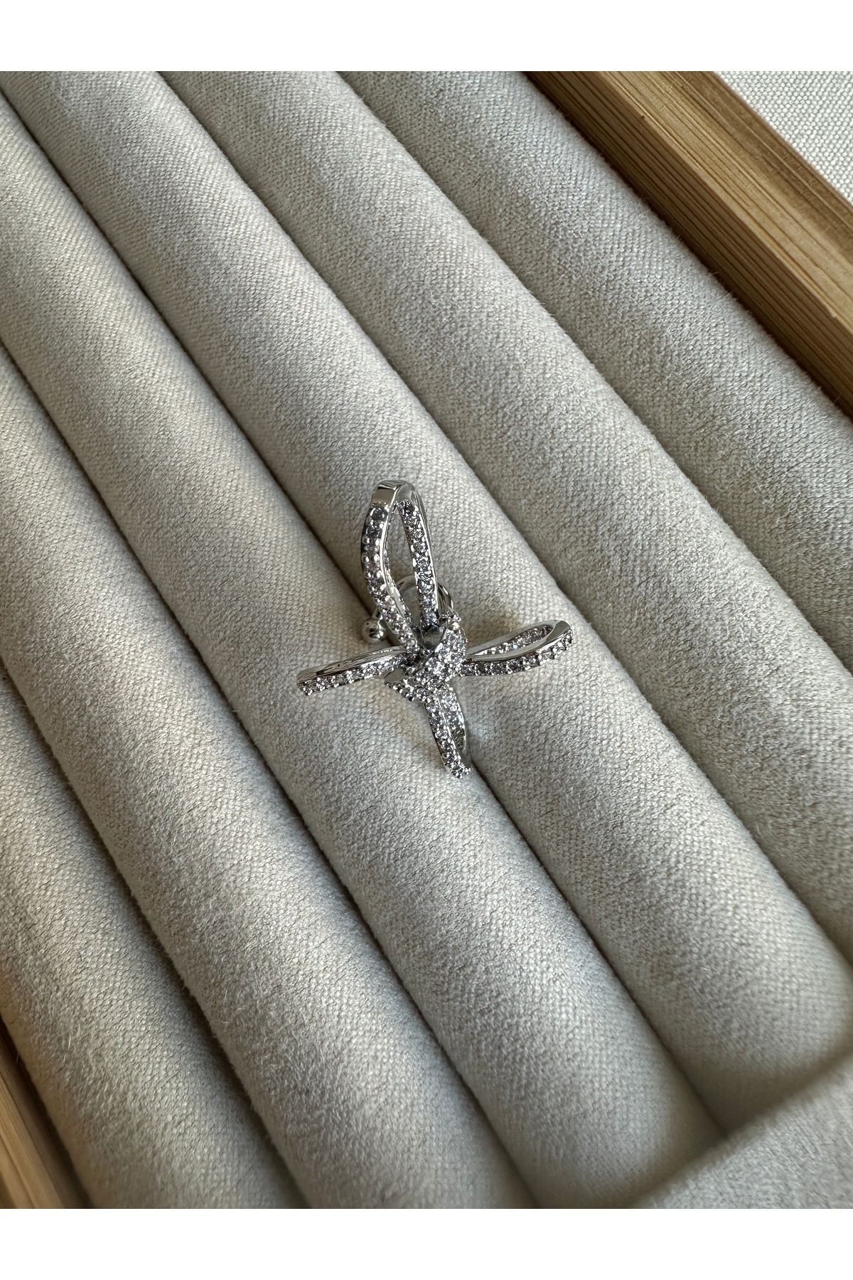Gold Kurdele Model Kıkırdak Küpe Earcuff