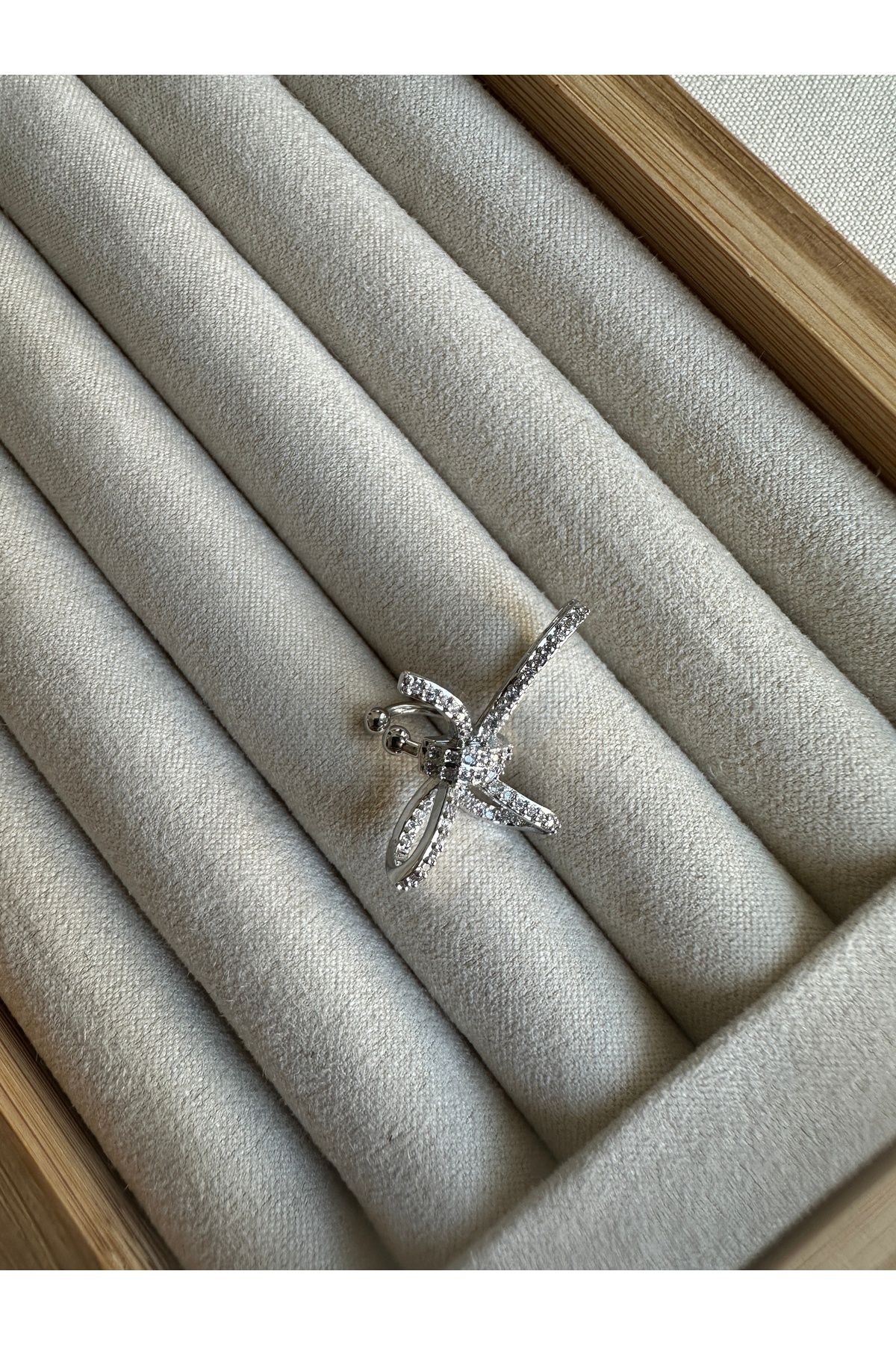 Gold Kurdele Model Kıkırdak Küpe Earcuff