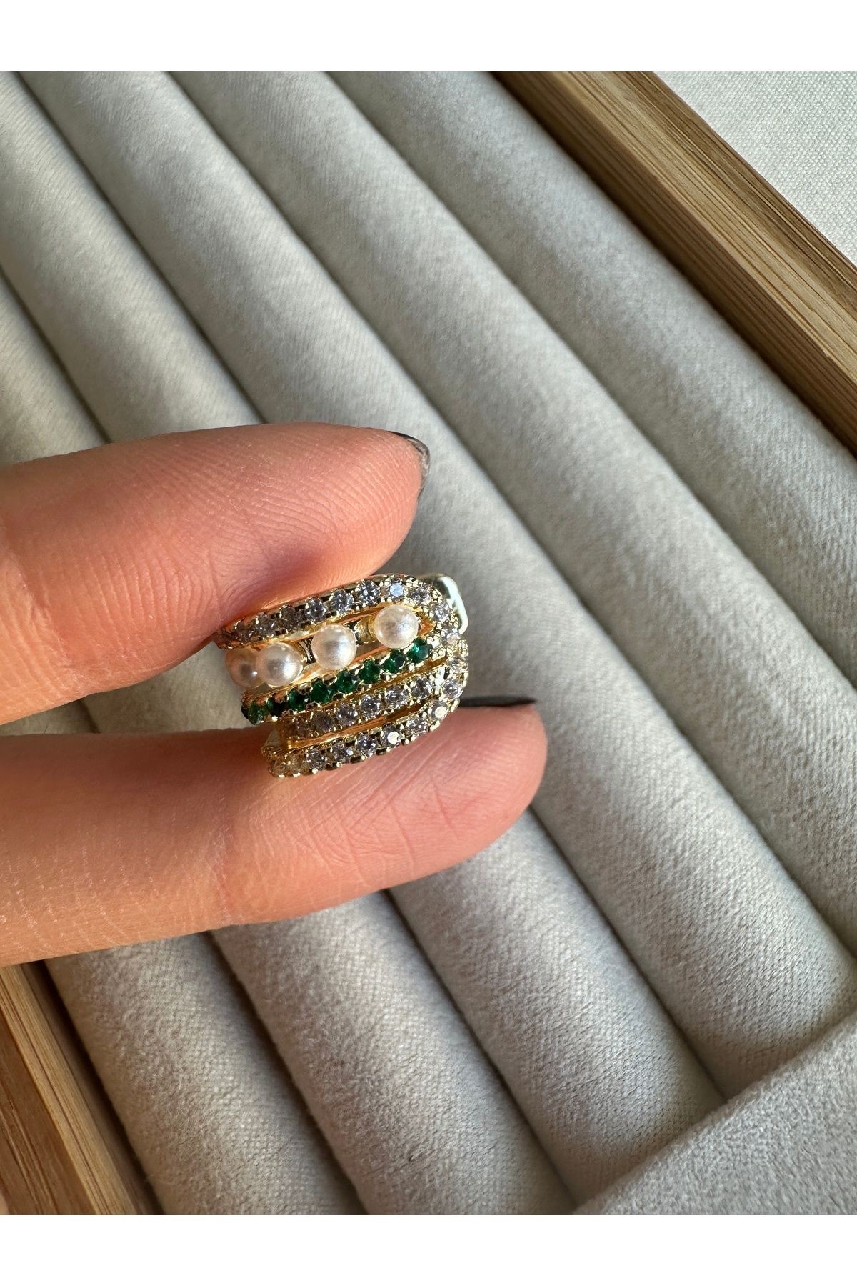 İncili Taşlı Kıkırdak Küpe Earcuff