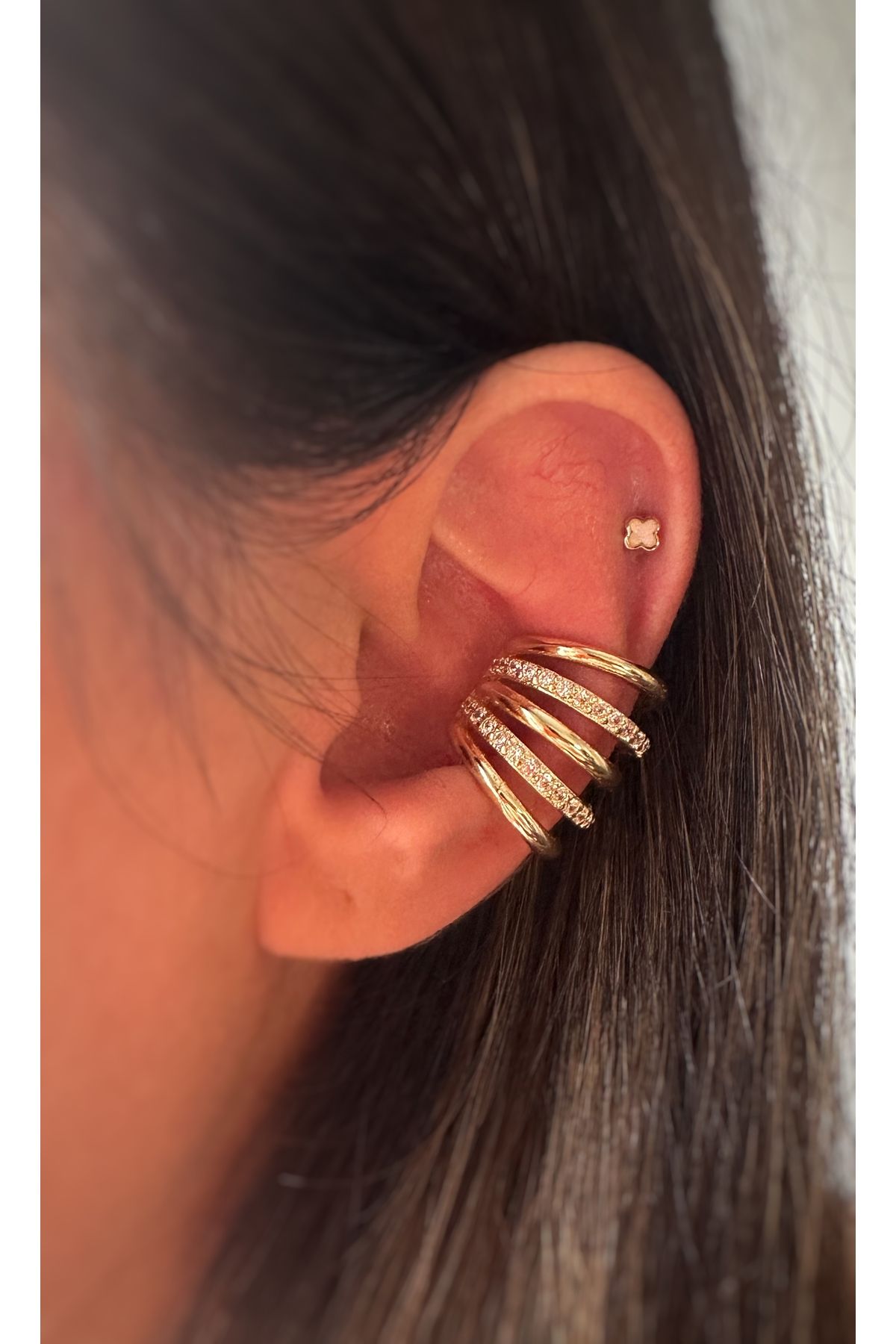 Gold Sıralı Taşlı Kıkırdak Küpe Earcuff