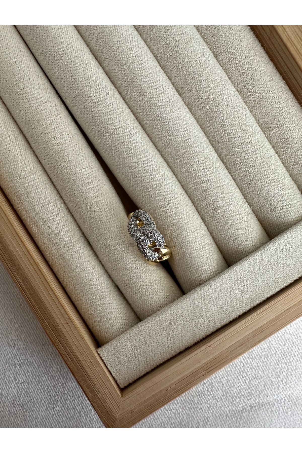 Gold Taşlı Zincir Kıkırdak Küpe Earcuff