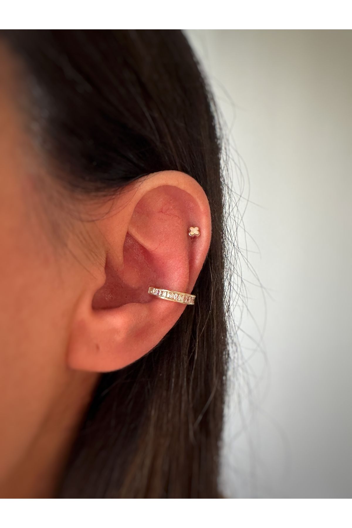 Gold İnce Baget Taşlı Kıkırdak Küpe Earcuff