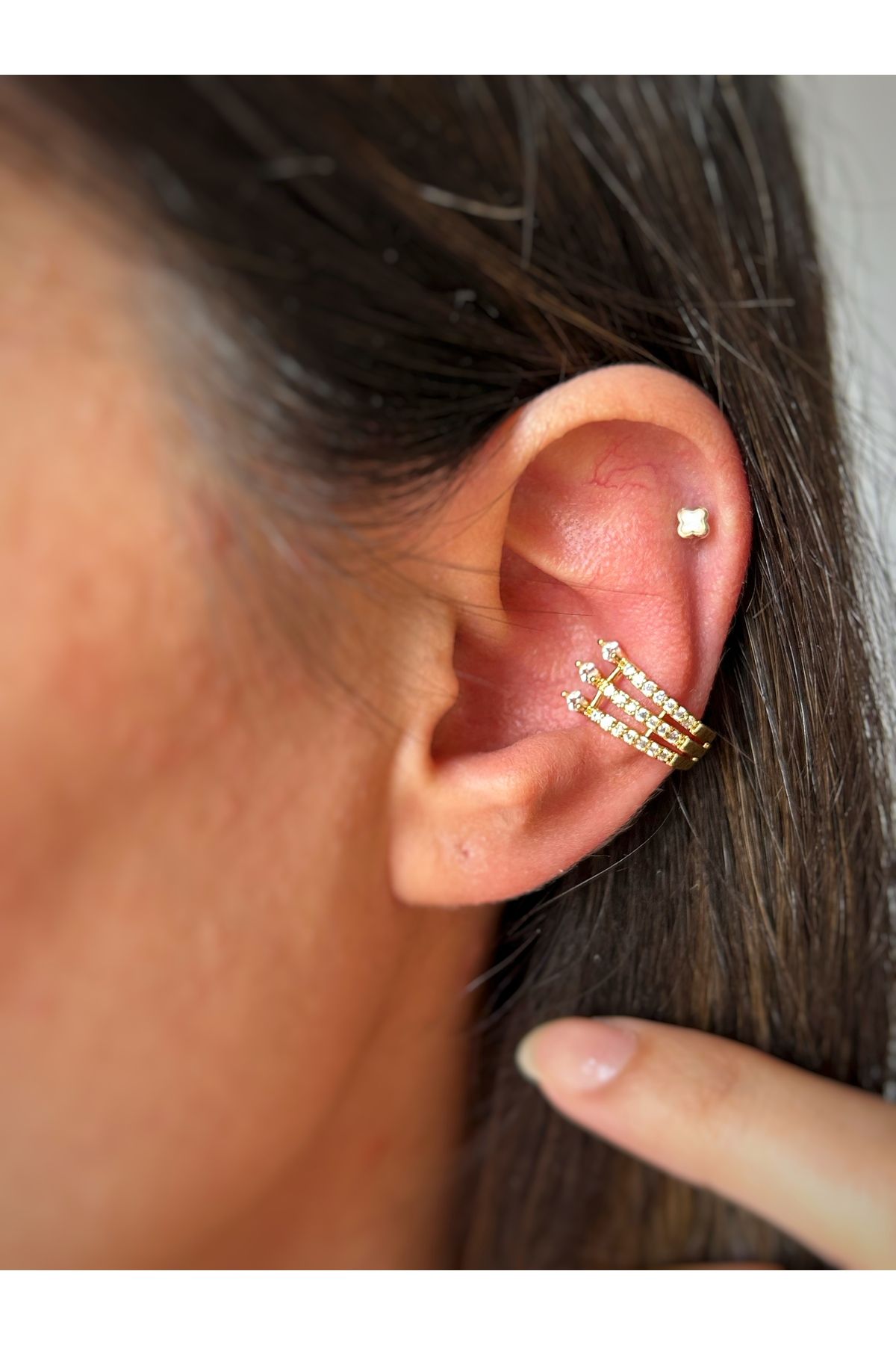 Üç Sıra Ok Gold Taşlı Kıkırdak Küpe Earcuff