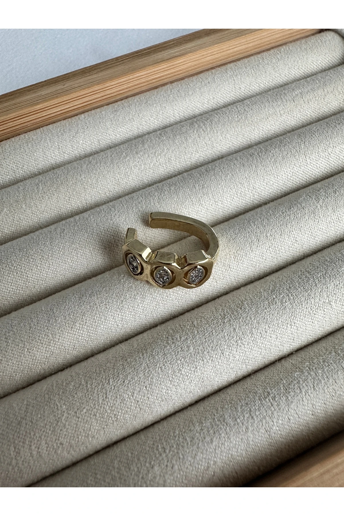 Marka 3 Taşlı Kıkırdak Küpe Earcuff