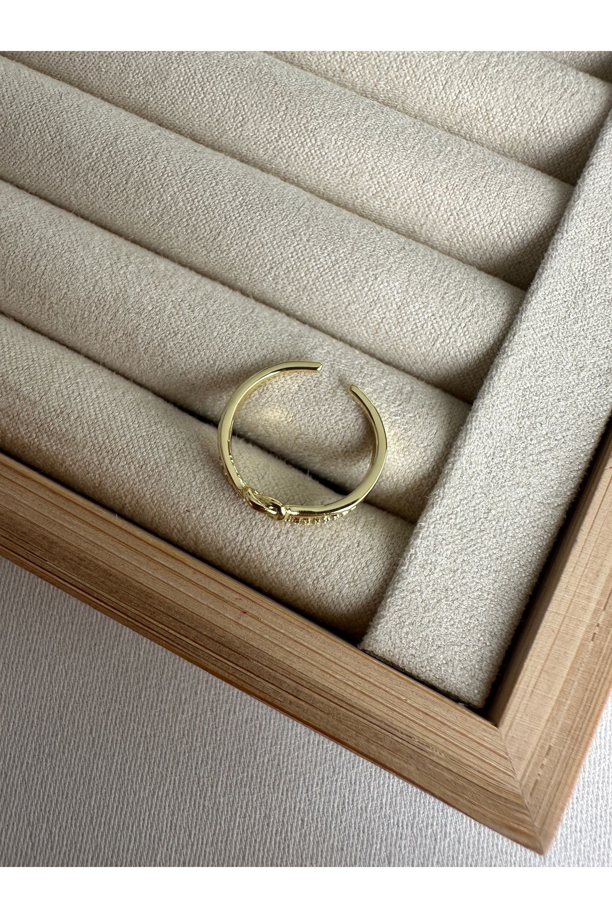 Düğüm Detaylı Serçe Parmak Yüzüğü