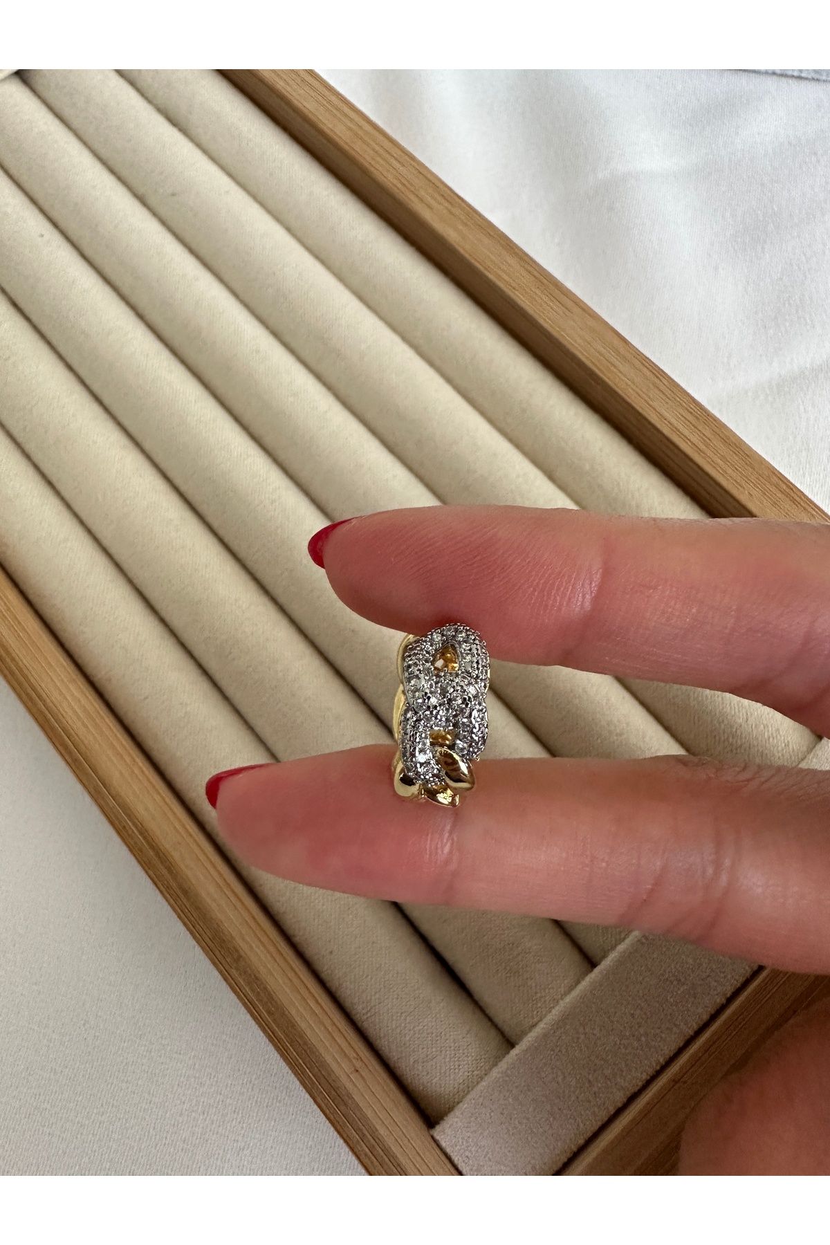 Gold Taşlı Zincir Kıkırdak Küpe Earcuff