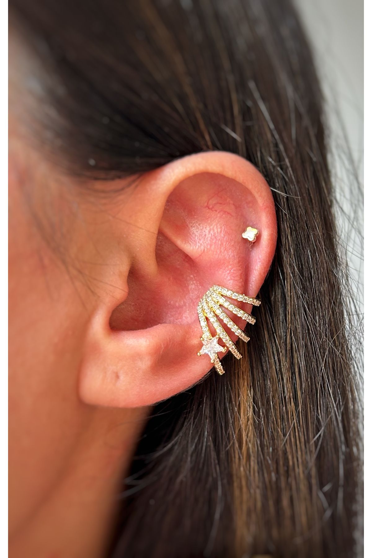Gold 5 Sıralı Taşlı Yıldızlı Kıkırdak Küpe Earcuff