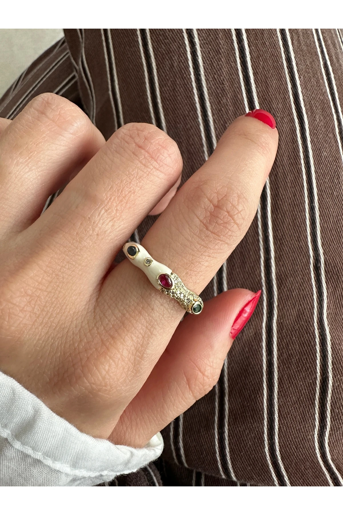 Beyaz Yarı Mineli&Taşlı Renkli Gold Yüzük