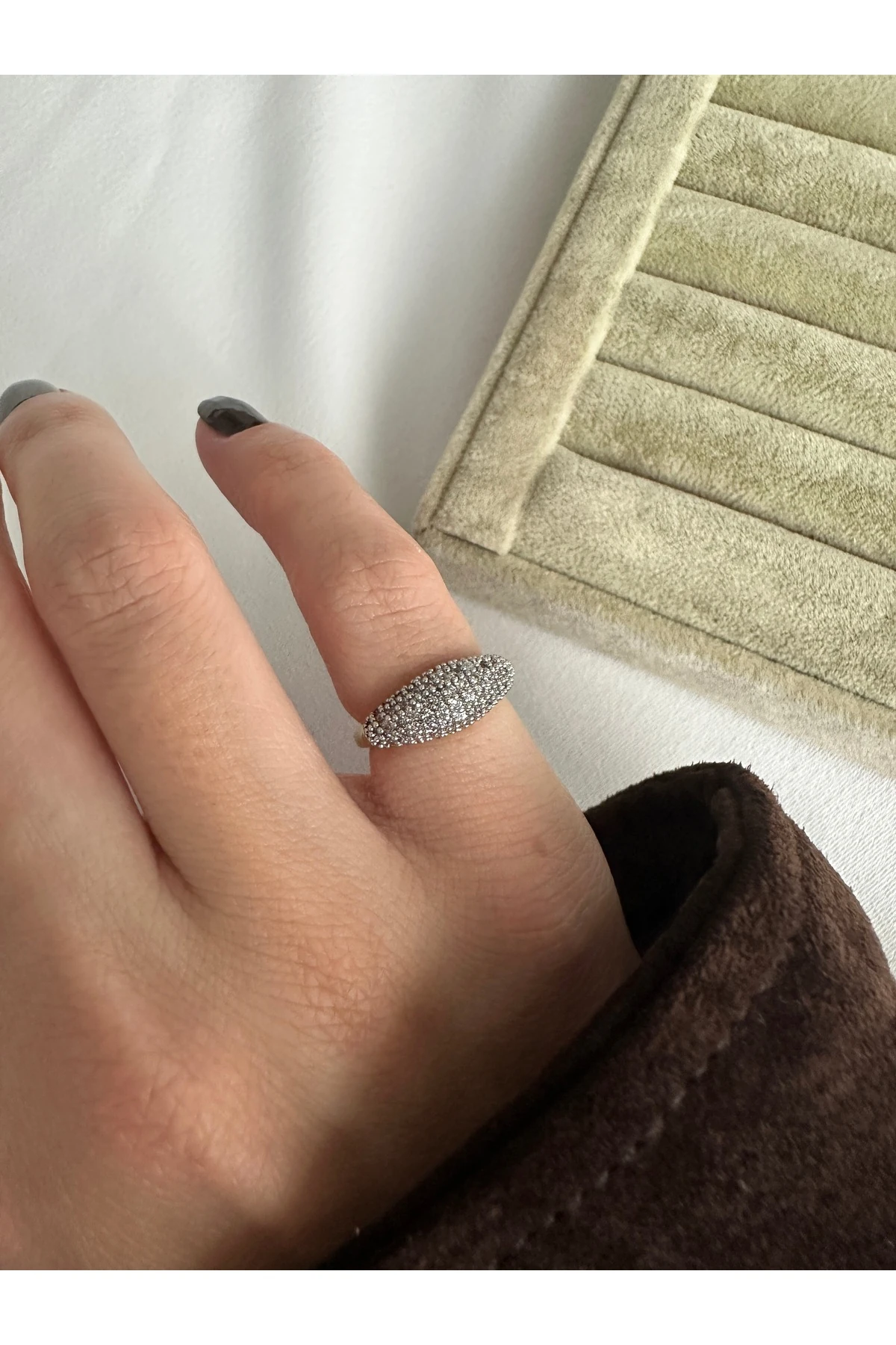 Çift Renkli Bombeli Serçe Yüzük Parmağı