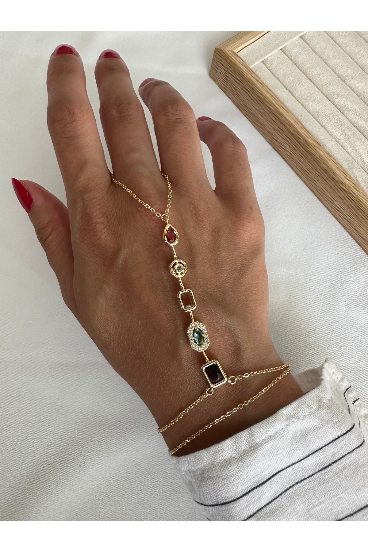 Marka Renkli Taşlı Şahmeran