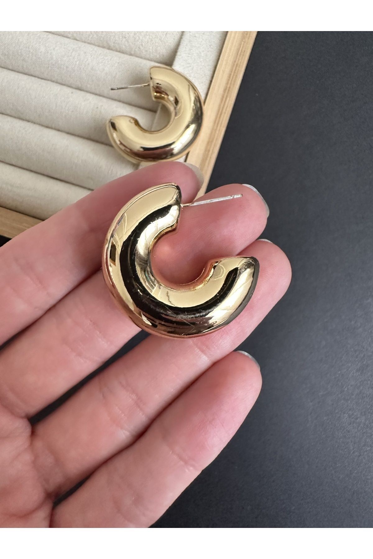 Gold Bombeli Yarım Halka Küpe