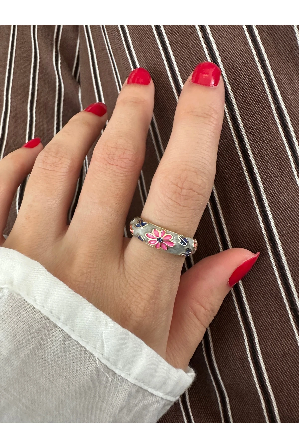 Beyaz Mineli Çiçek Desenli Ayarlanabilir Yüzük