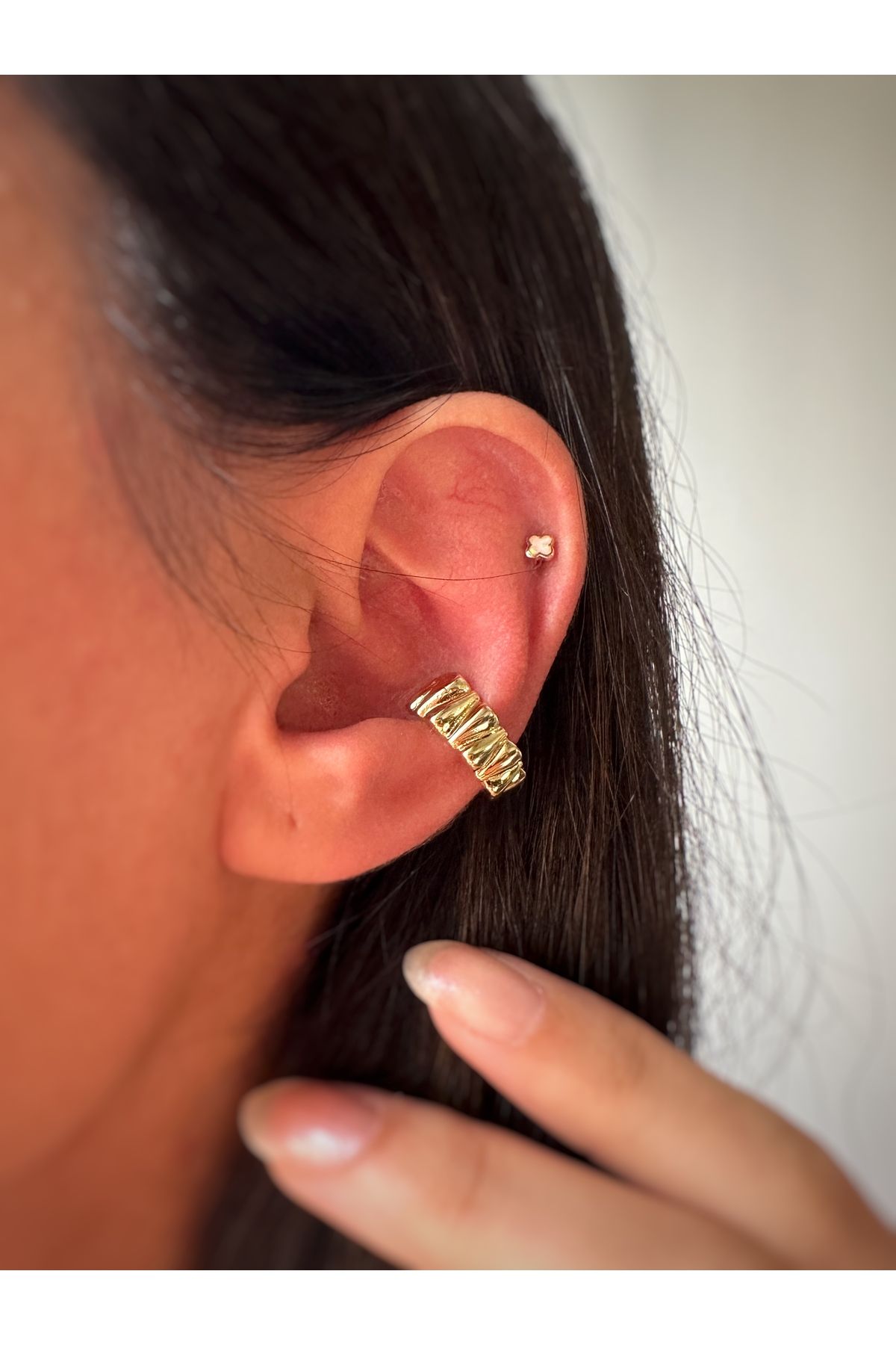 Gold Kendinden Desenli Kıkırdak Küpe Earcuff