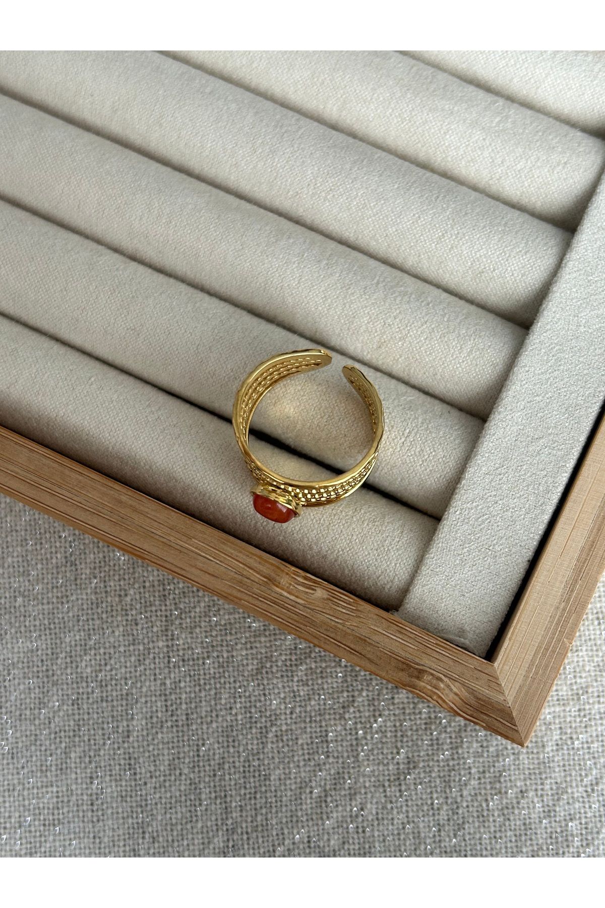 Turuncu Taşlı Çelik Kararmaz Yüzük