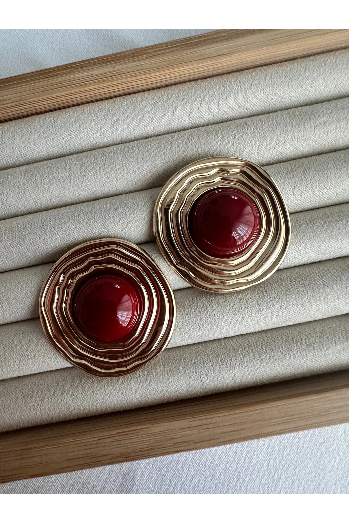 Yuvarlak Hareli Küpe