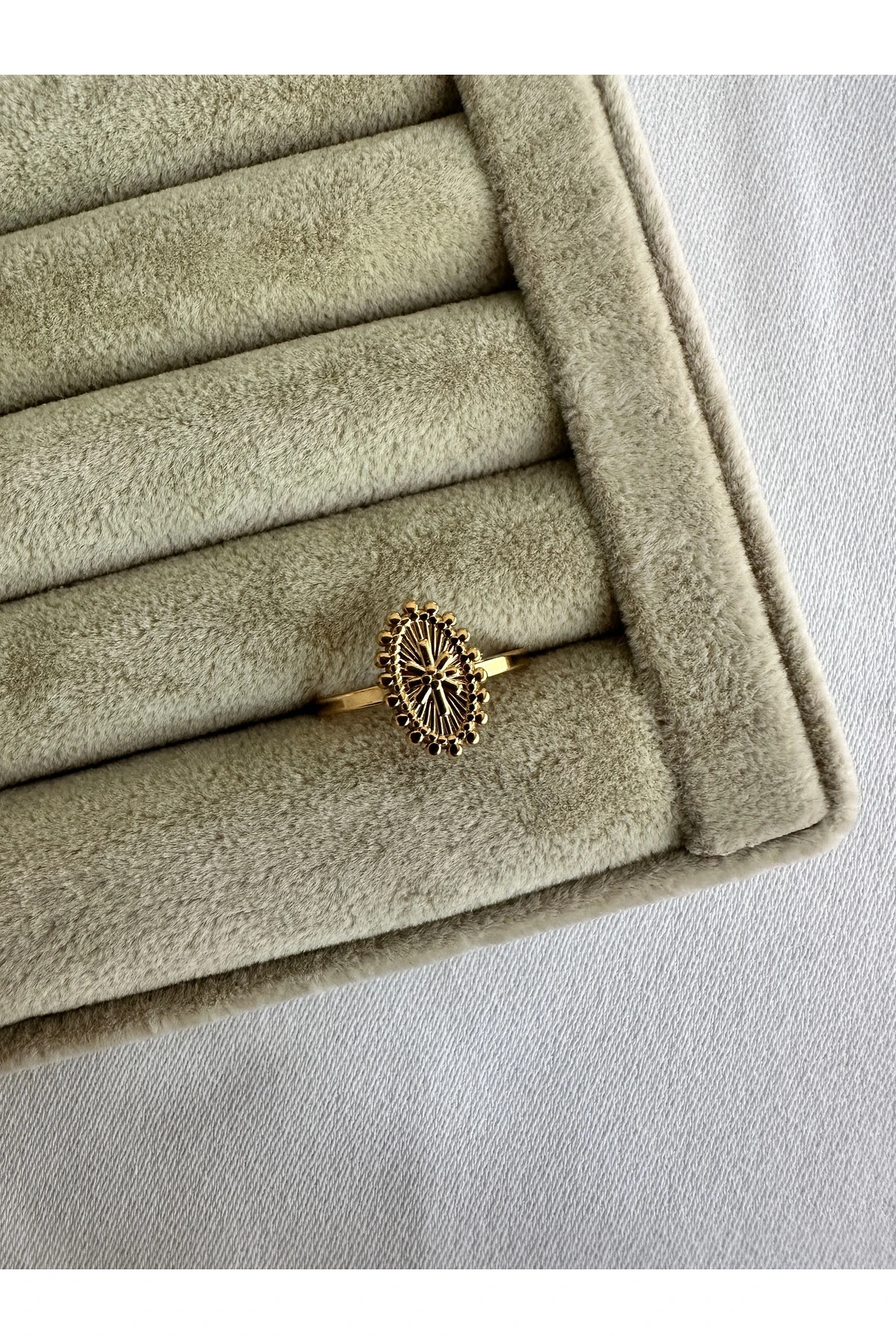 Gold Oval Şekilli Çelik Yüzük