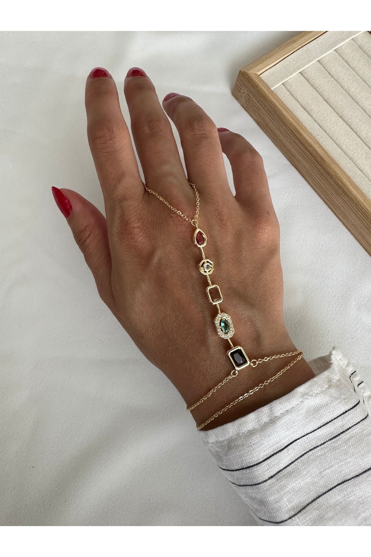 Marka Renkli Taşlı Şahmeran