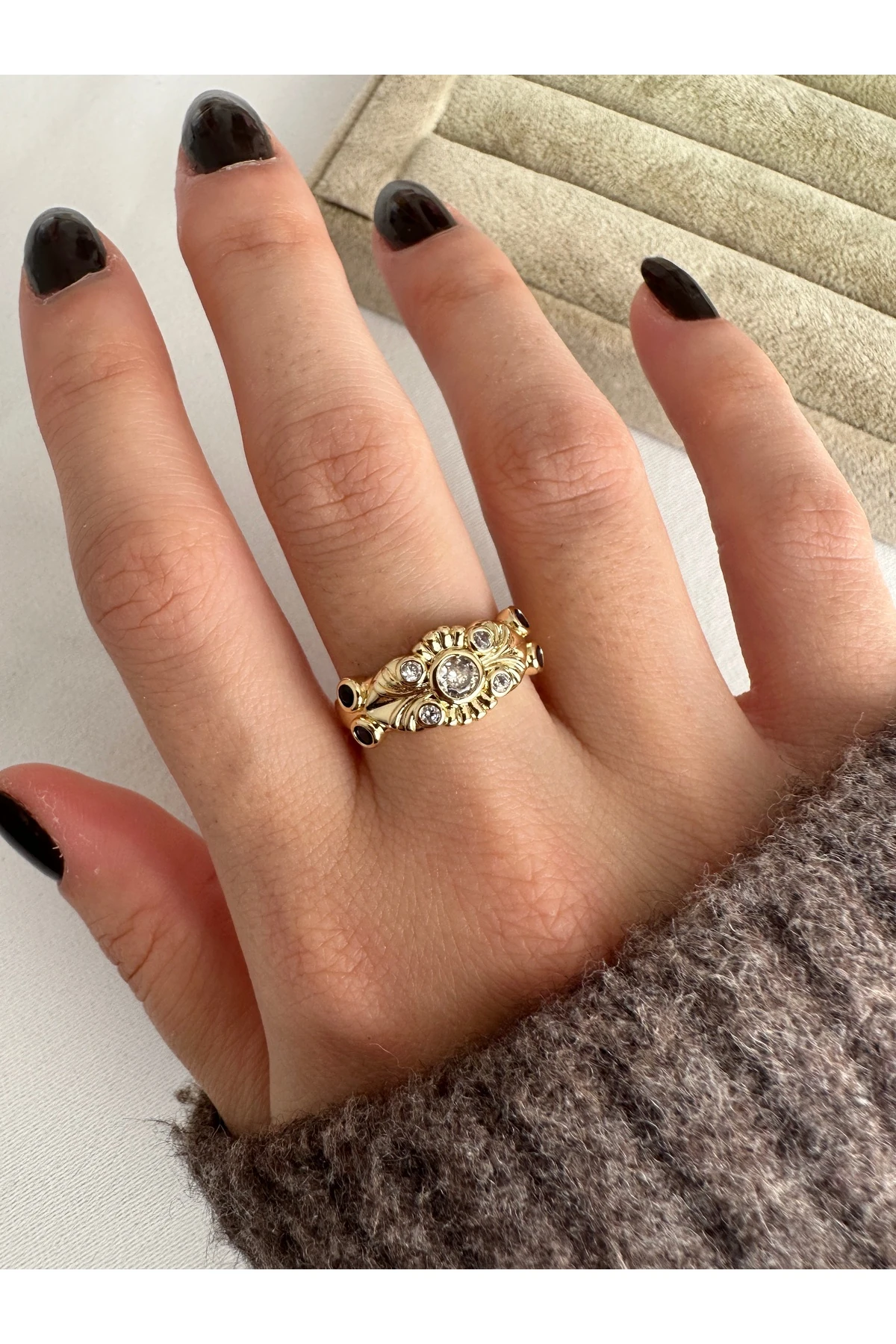 Lacivert Taşlı Çiçek Yüzük