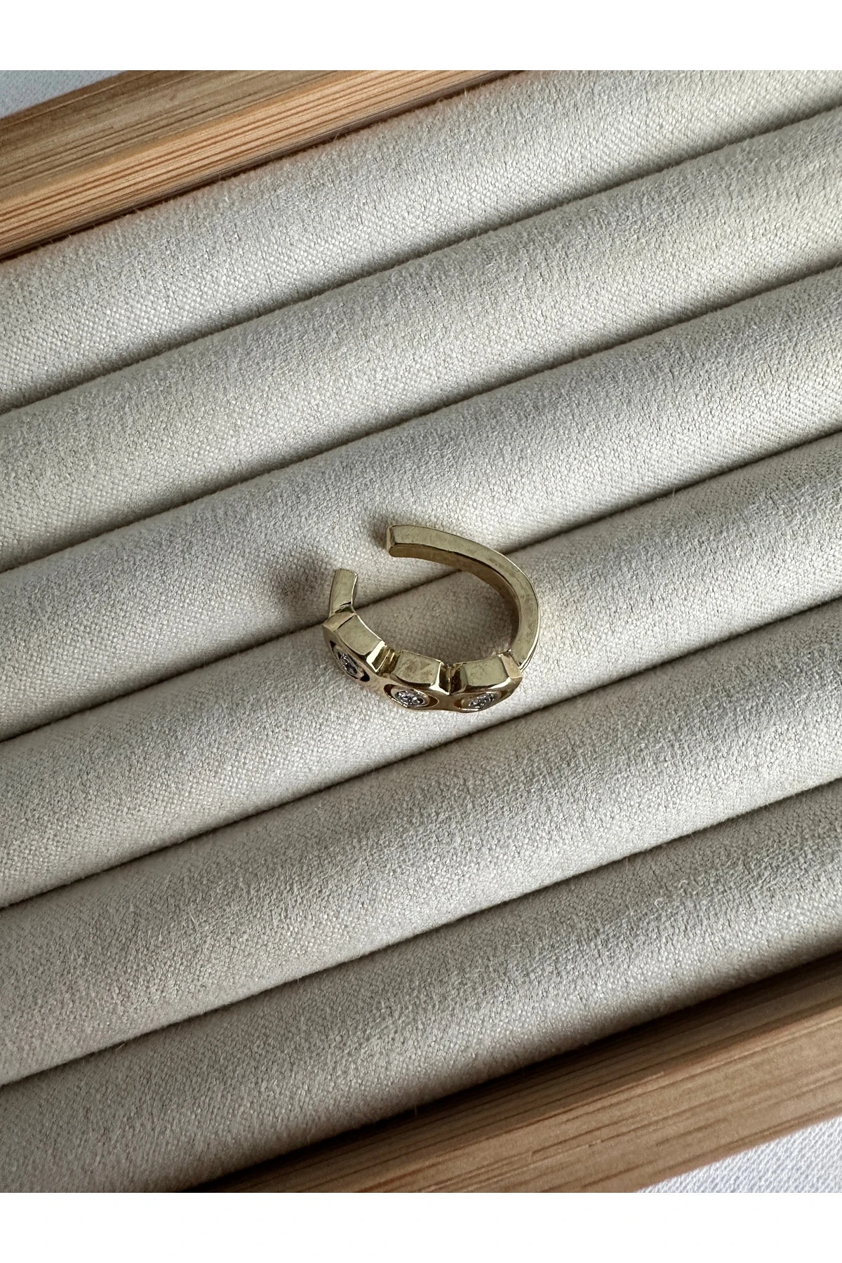 Marka 3 Taşlı Kıkırdak Küpe Earcuff