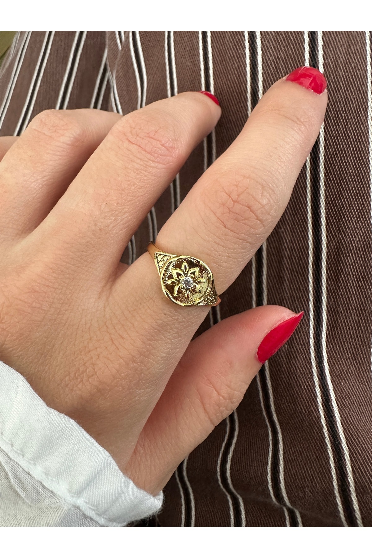 Gold Taşlı Vintage Çiçek Yüzük