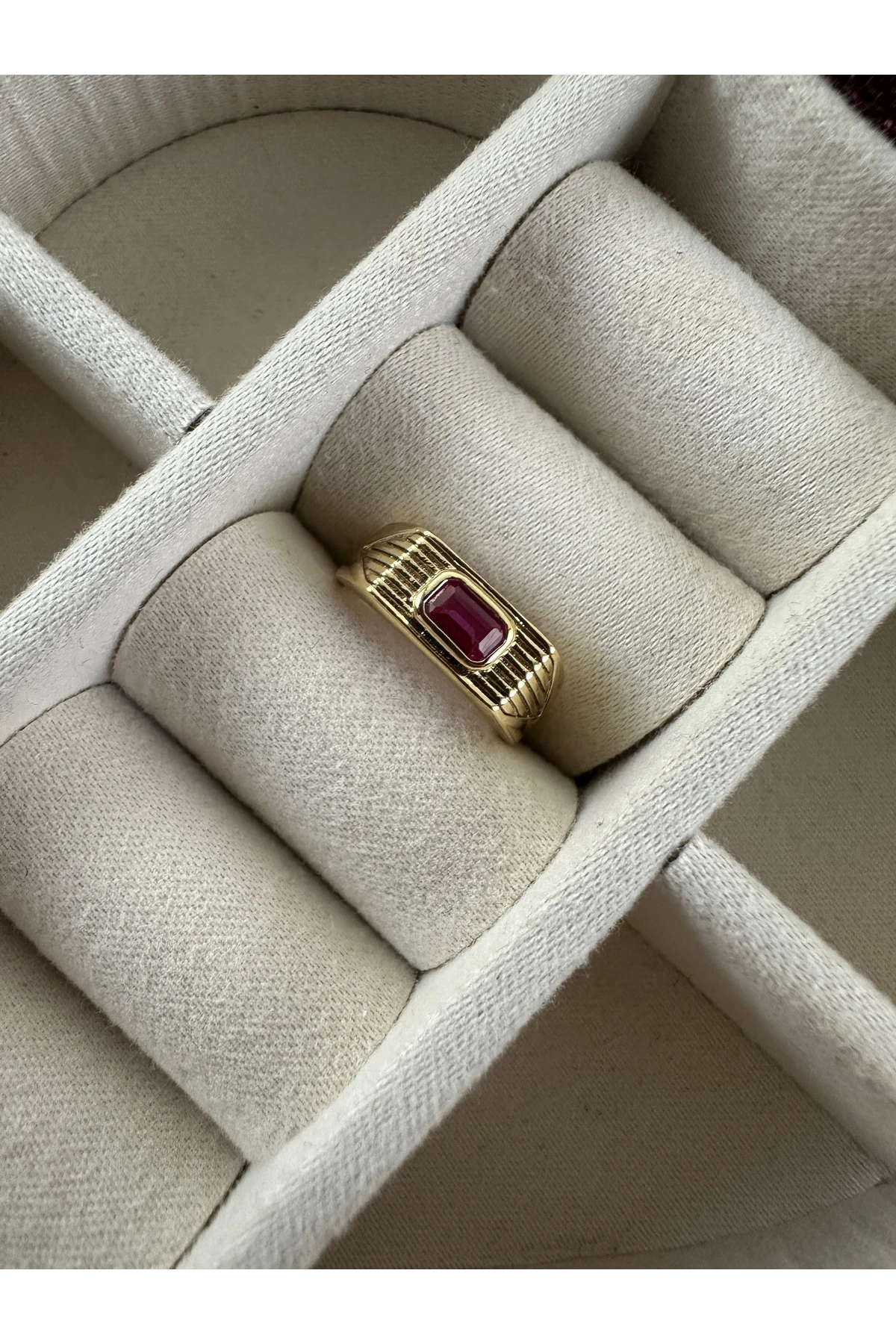 Taşlı Çizgili Serçe Parmak Yüzüğü