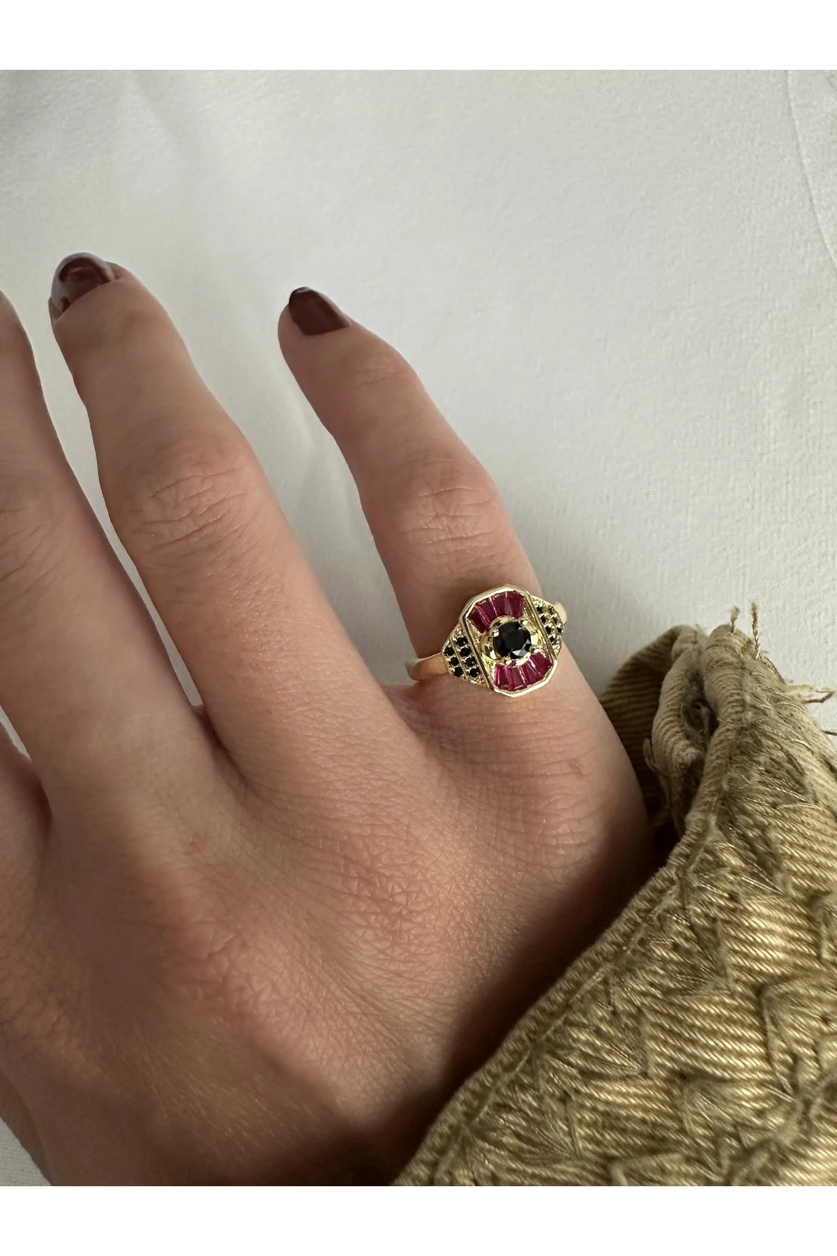 Fuşya Taşlı Odak Serçe Parmak Yüzüğü
