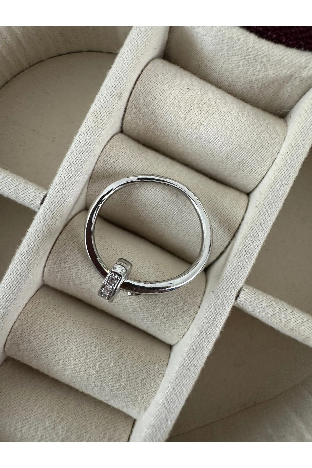 Klasik Taşlı Çivi Model Yüzük