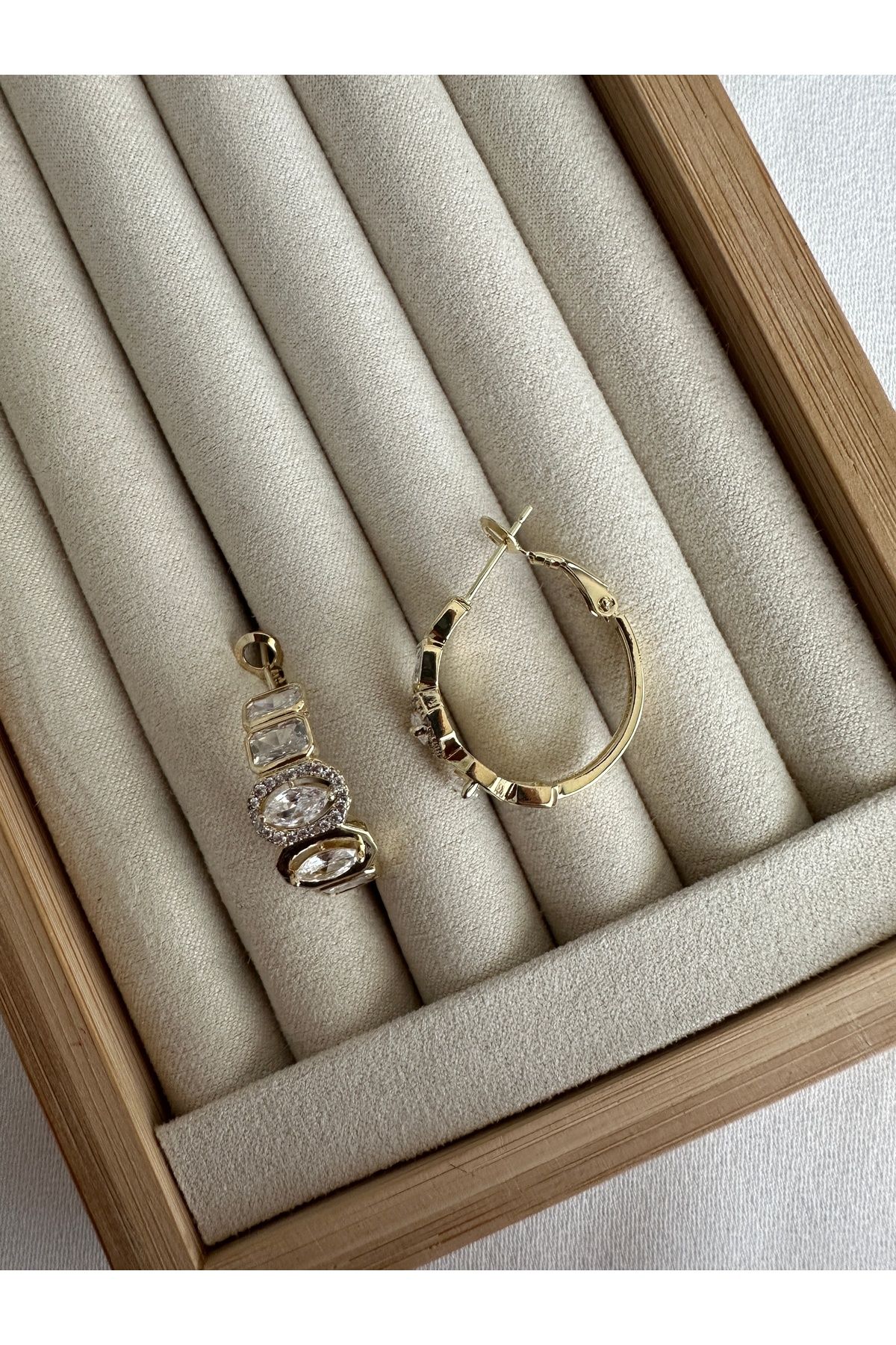 Marka Model Taşlı Halka Küpe