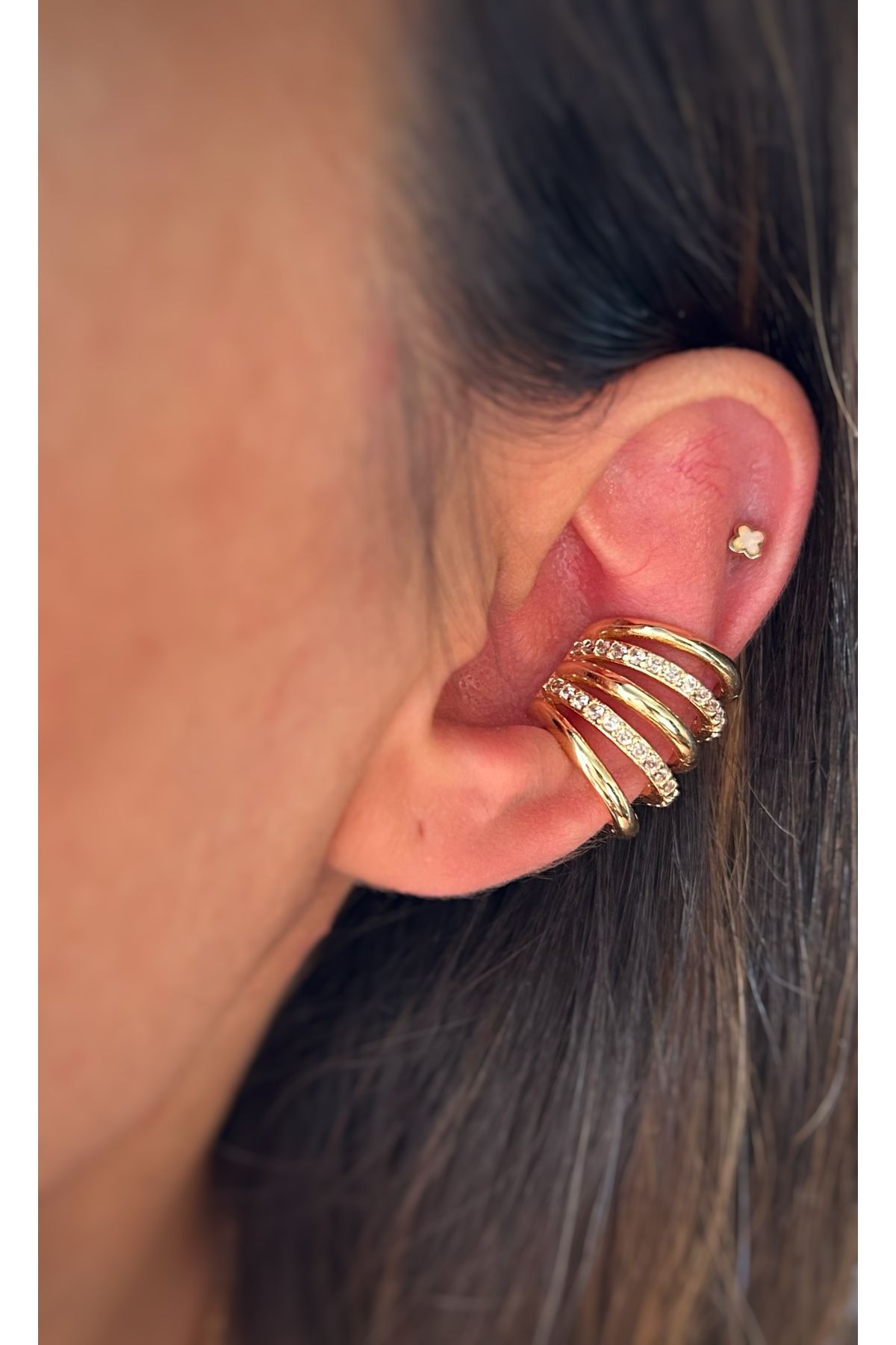 Gold Sıralı Taşlı Kıkırdak Küpe Earcuff