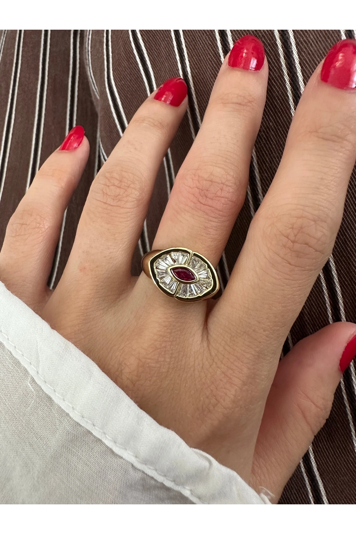 Baget Taşlı Fuşya Göz Yüzük