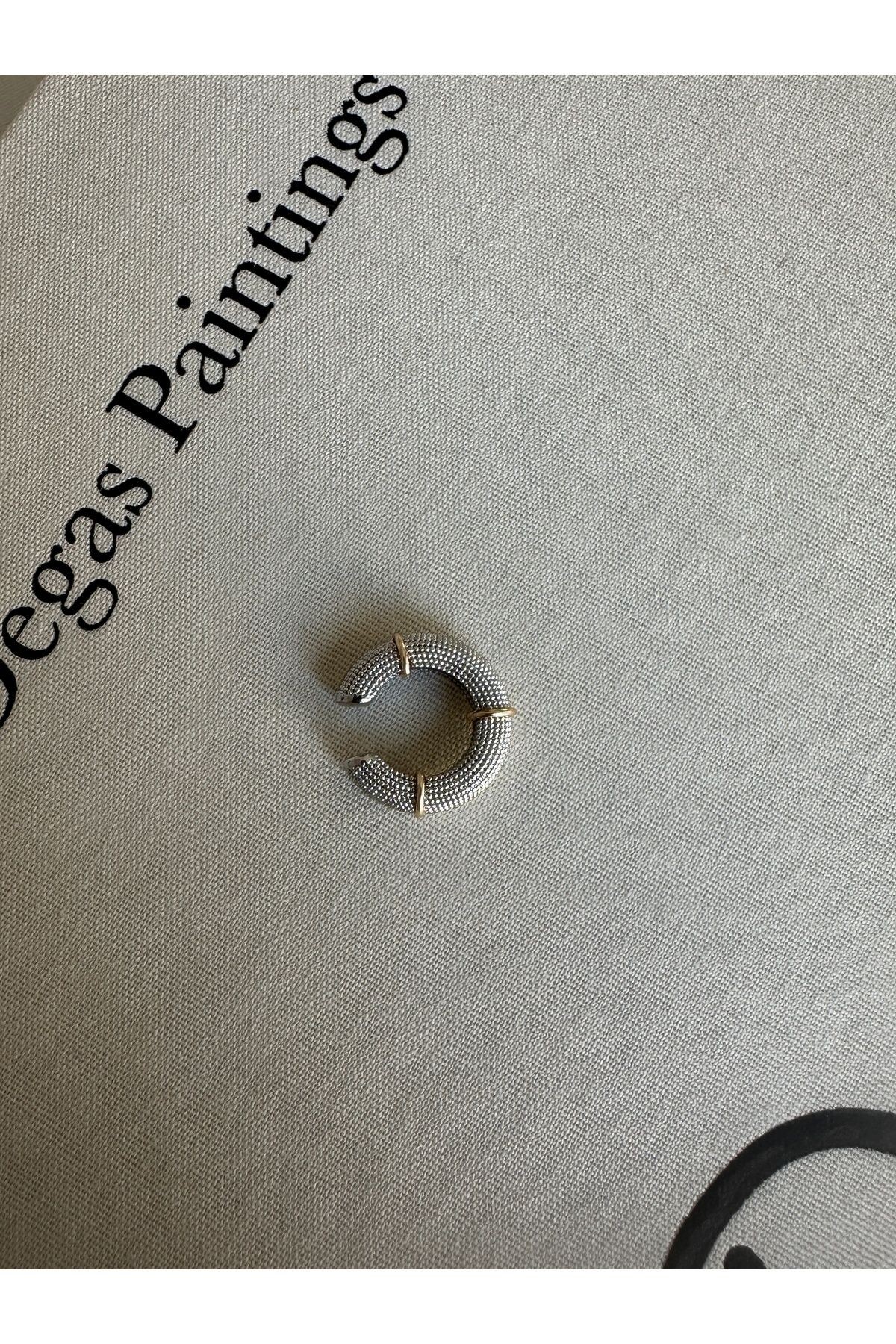 Tırtıklı Çift Renkli Marka Model Kıkırdak Küpe Earcuff