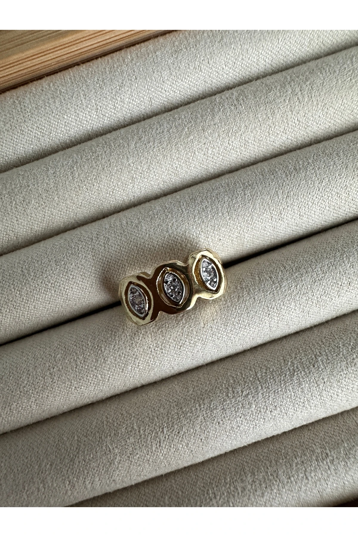 Marka 3 Taşlı Kıkırdak Küpe Earcuff