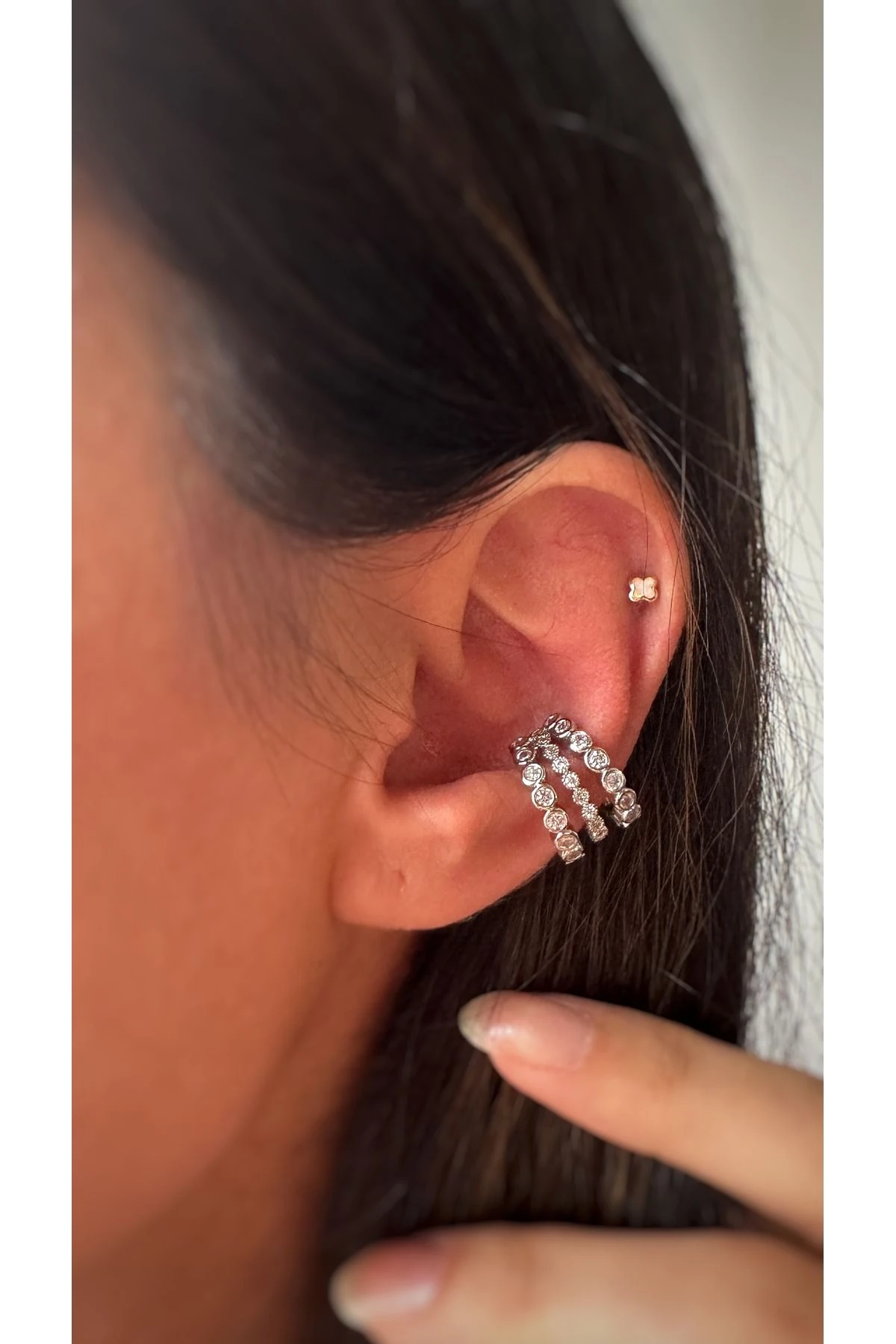 Gümüş Renkli Sıra Nokta Taşlı Kıkırdak Küpe Earcuff