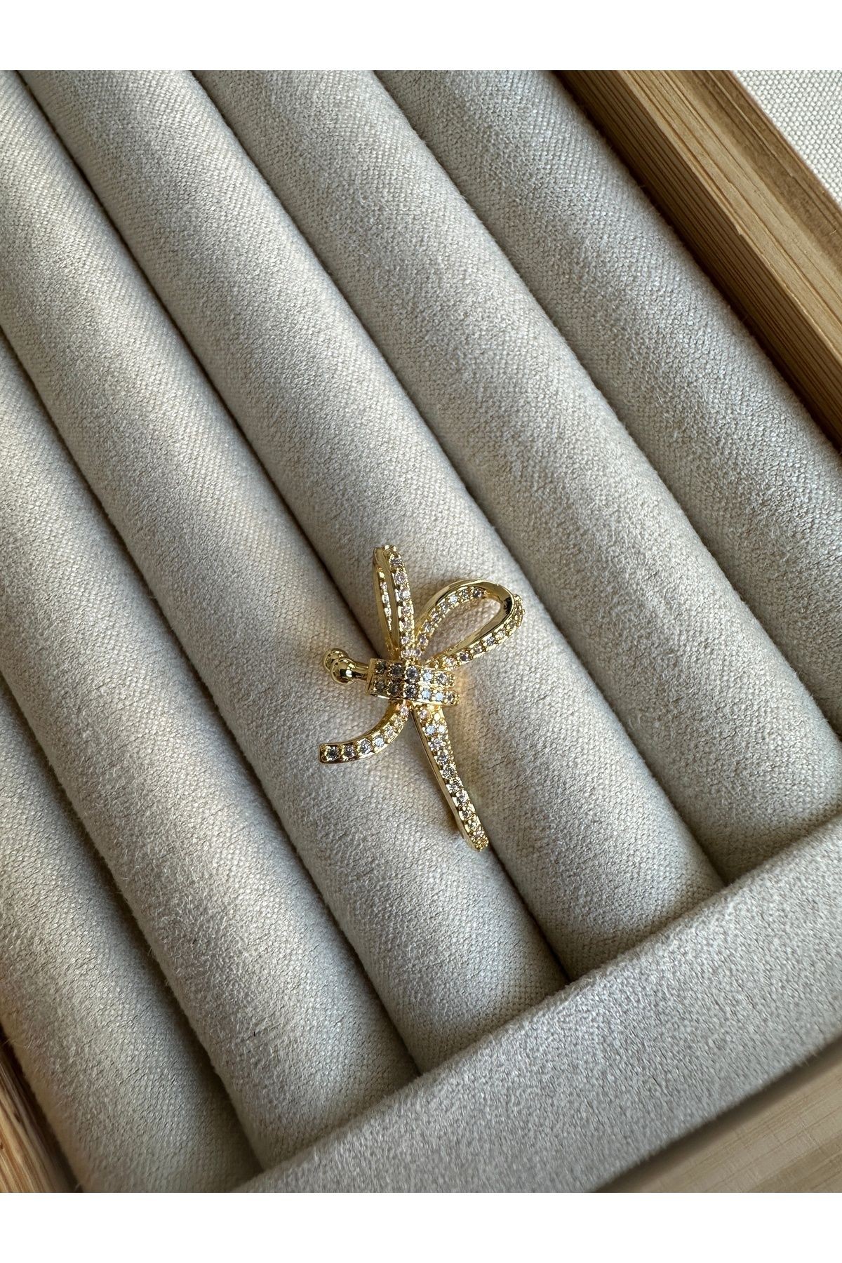 Gold Kurdele Model Kıkırdak Küpe Earcuff
