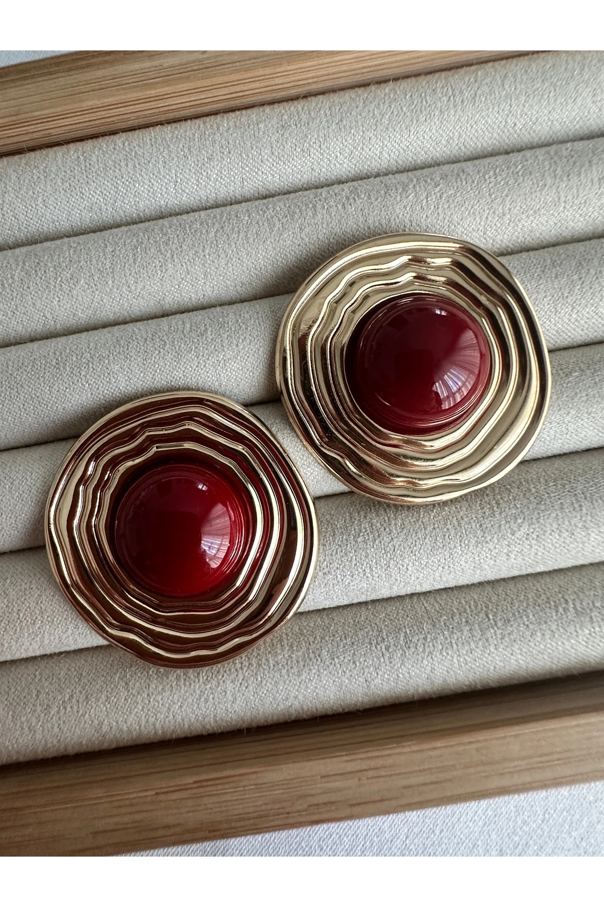 Yuvarlak Hareli Küpe