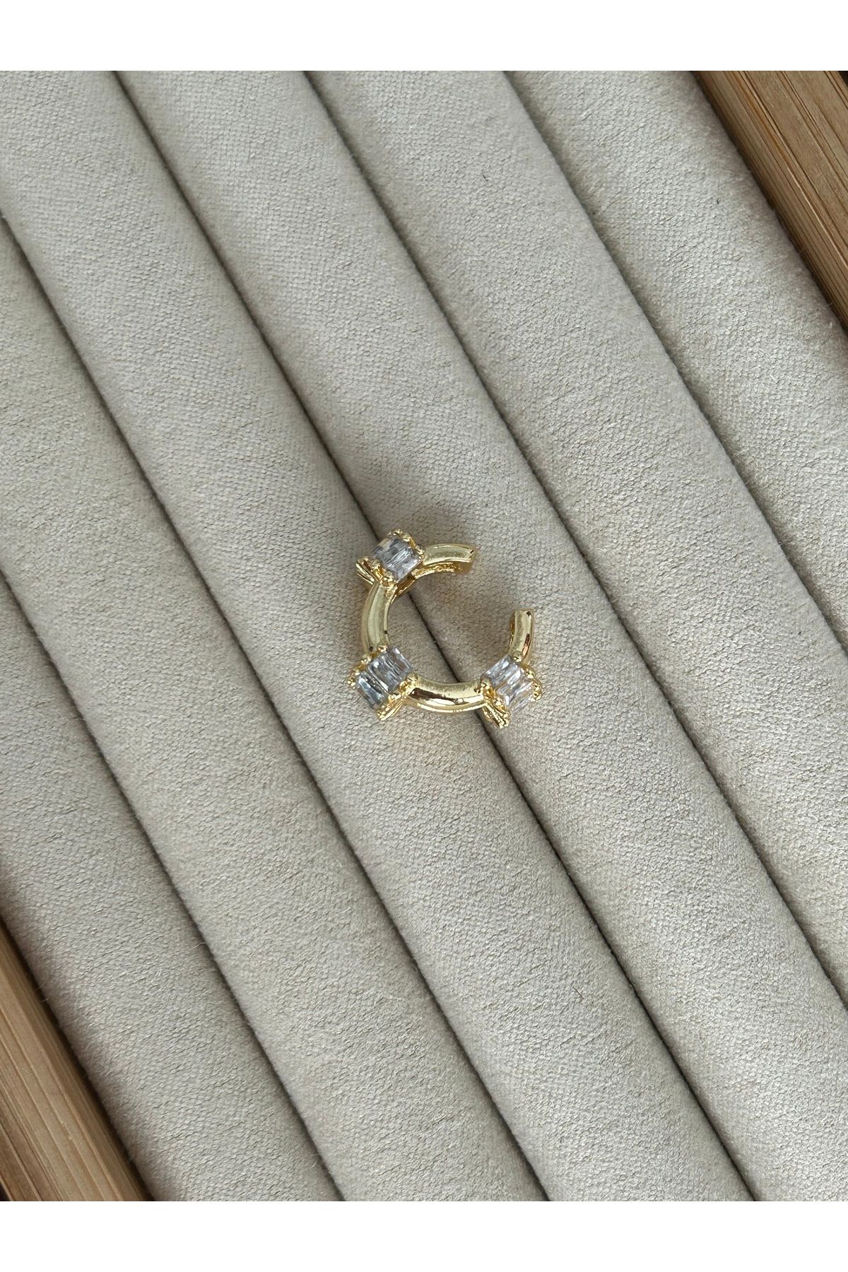 Gold Baget Taşlı Kıkırdak Küpe Earcuff