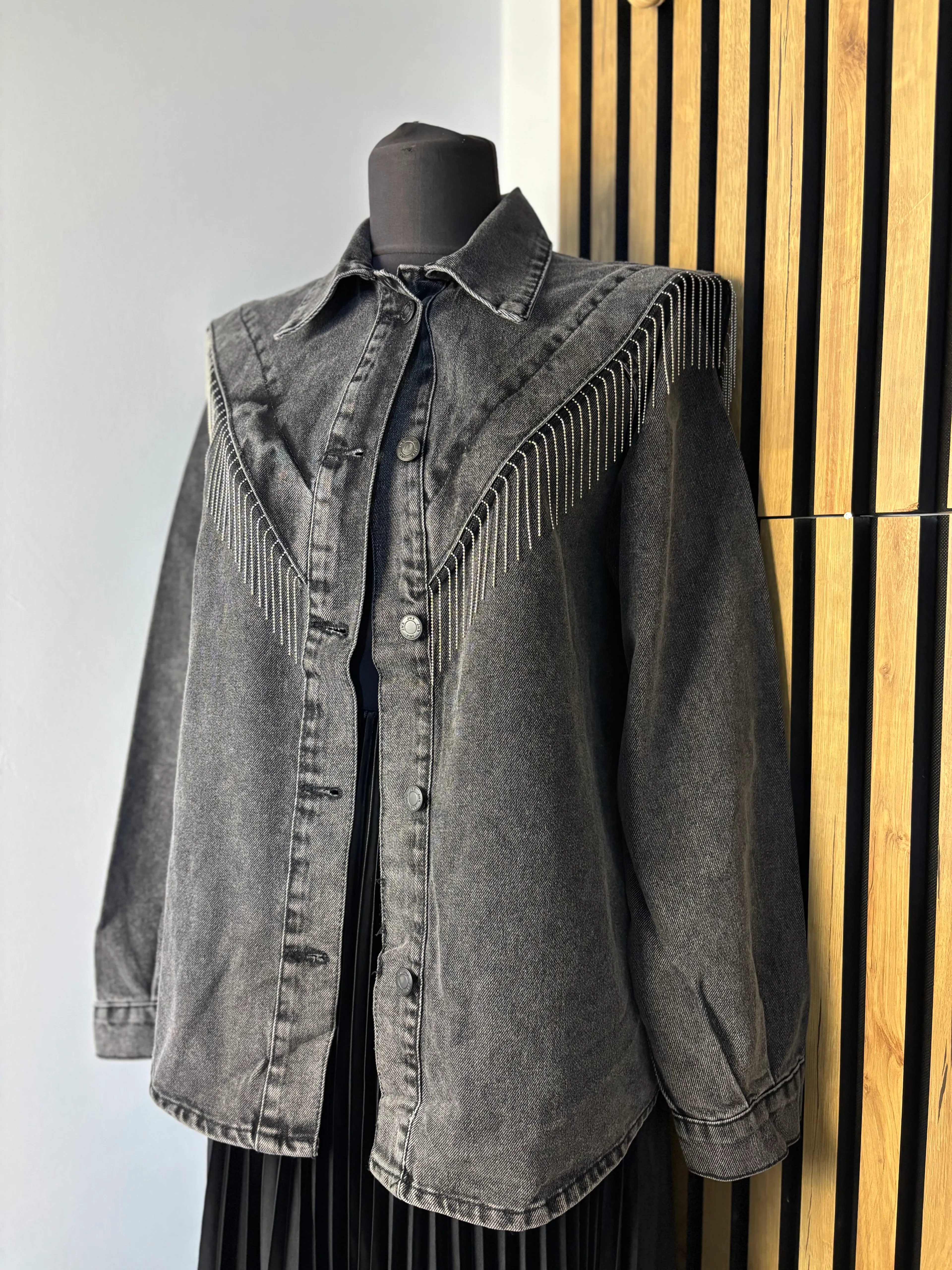 Zincir Detaylı Denim Gömlek 