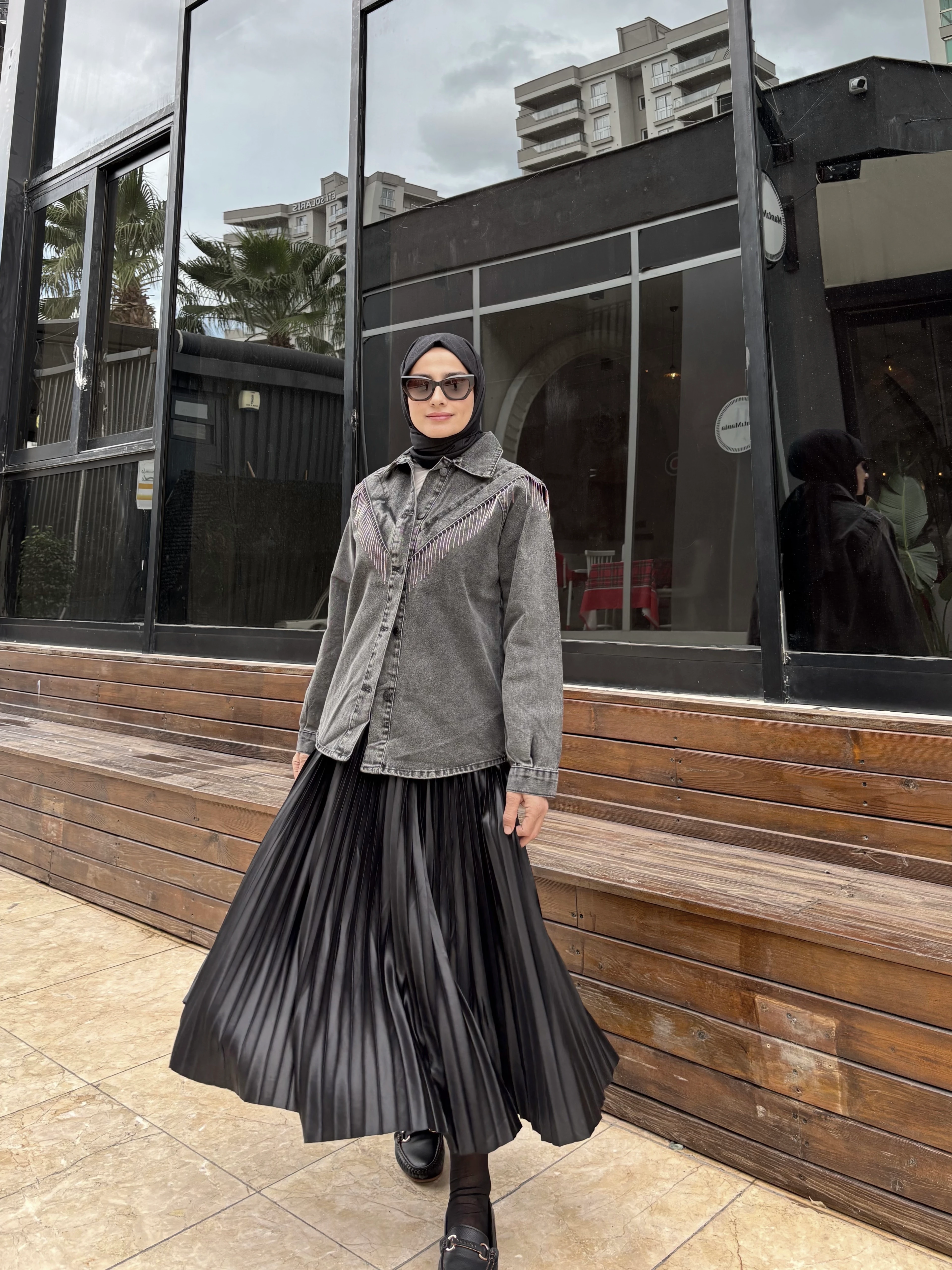 Zincir Detaylı Denim Gömlek 