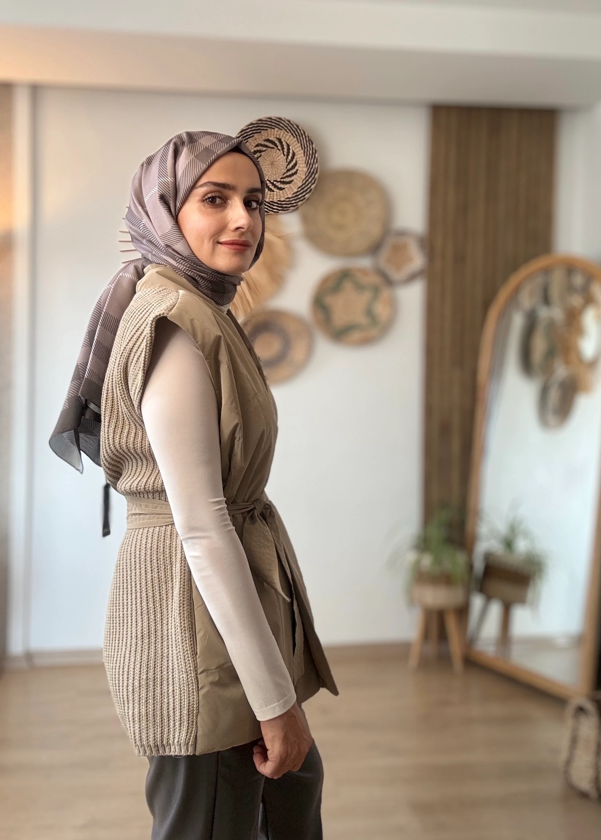 Triko Detaylı Şişme Yelek 