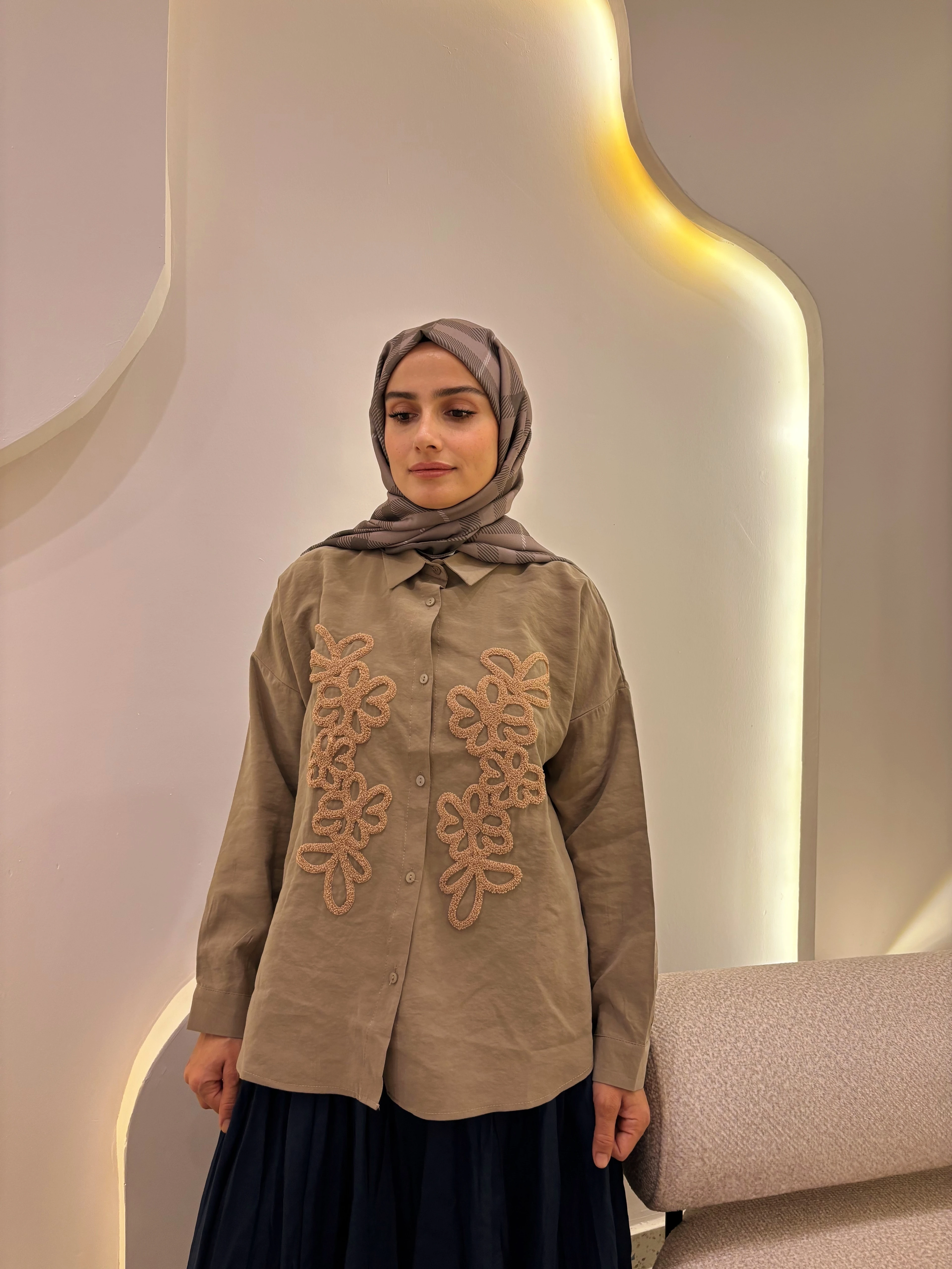 Nakış Detaylı Detaylı Gömlek 