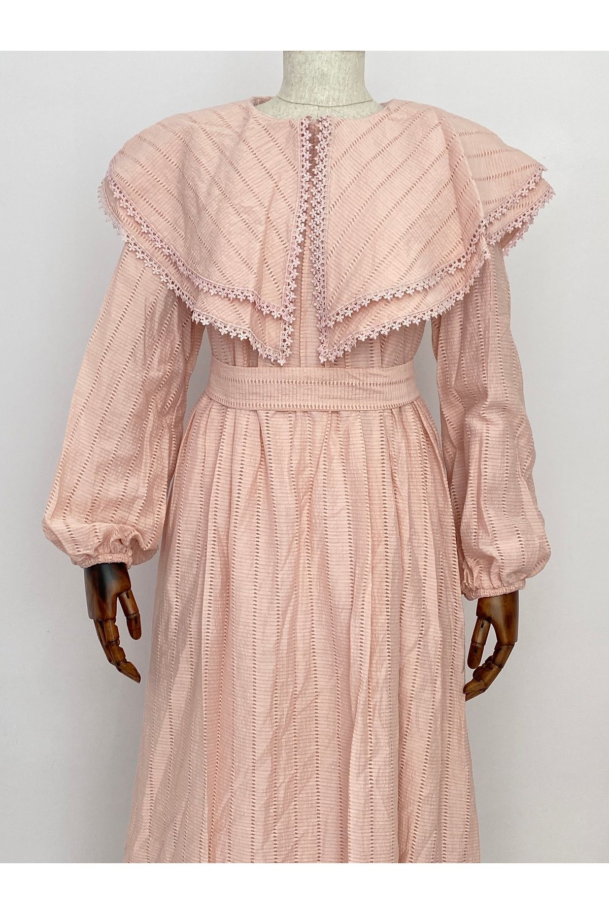 Pelerin Yaka Pudra Elbise