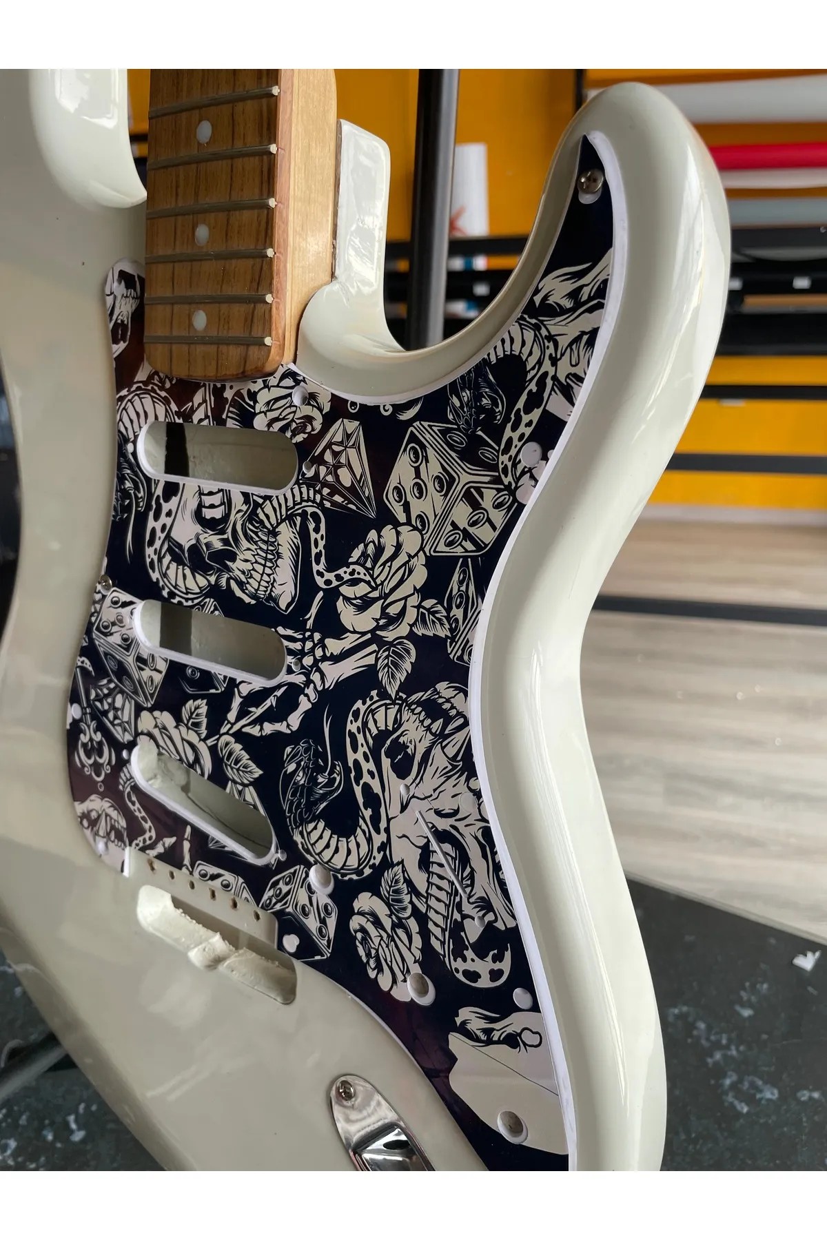 Strat Kasa Elektro Gitar SSS Pickguard Sticker