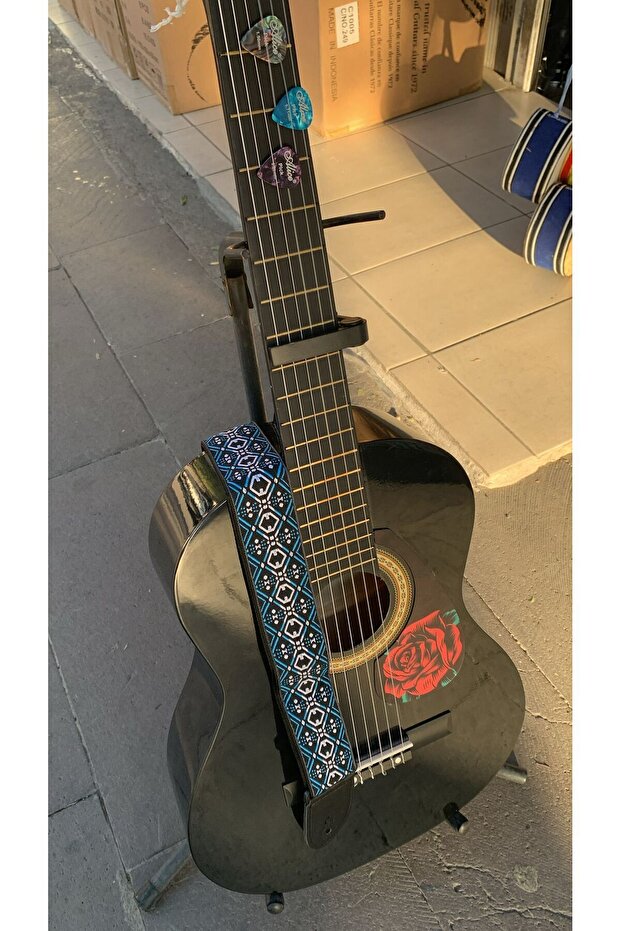 LB44290 Black & Rose 4/4 Siyah Klasik Gitar (Kılıf, Gitar Sehpası, Askılık, Pena, Kapo Hediyeli)