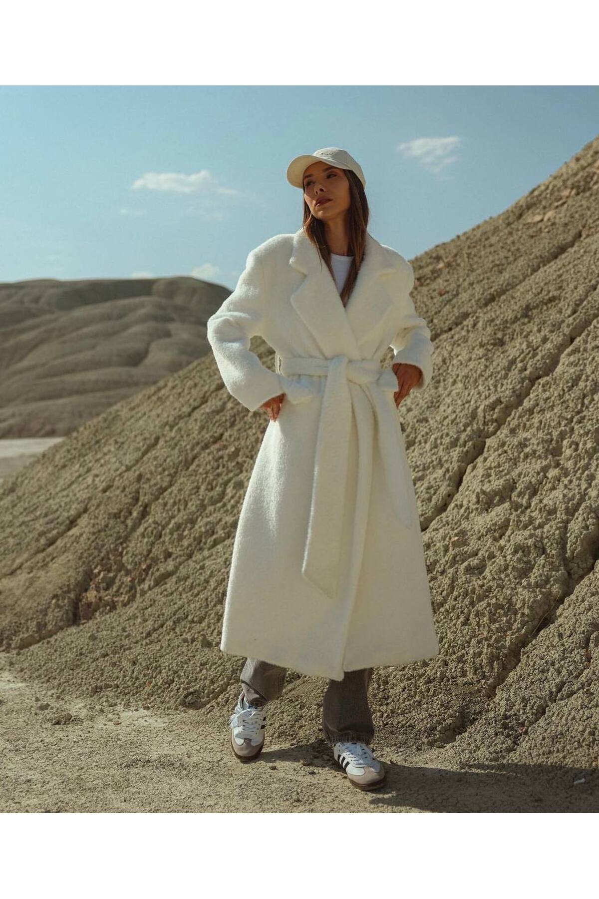 Beyaz Kuşaklı Peluş Kaban